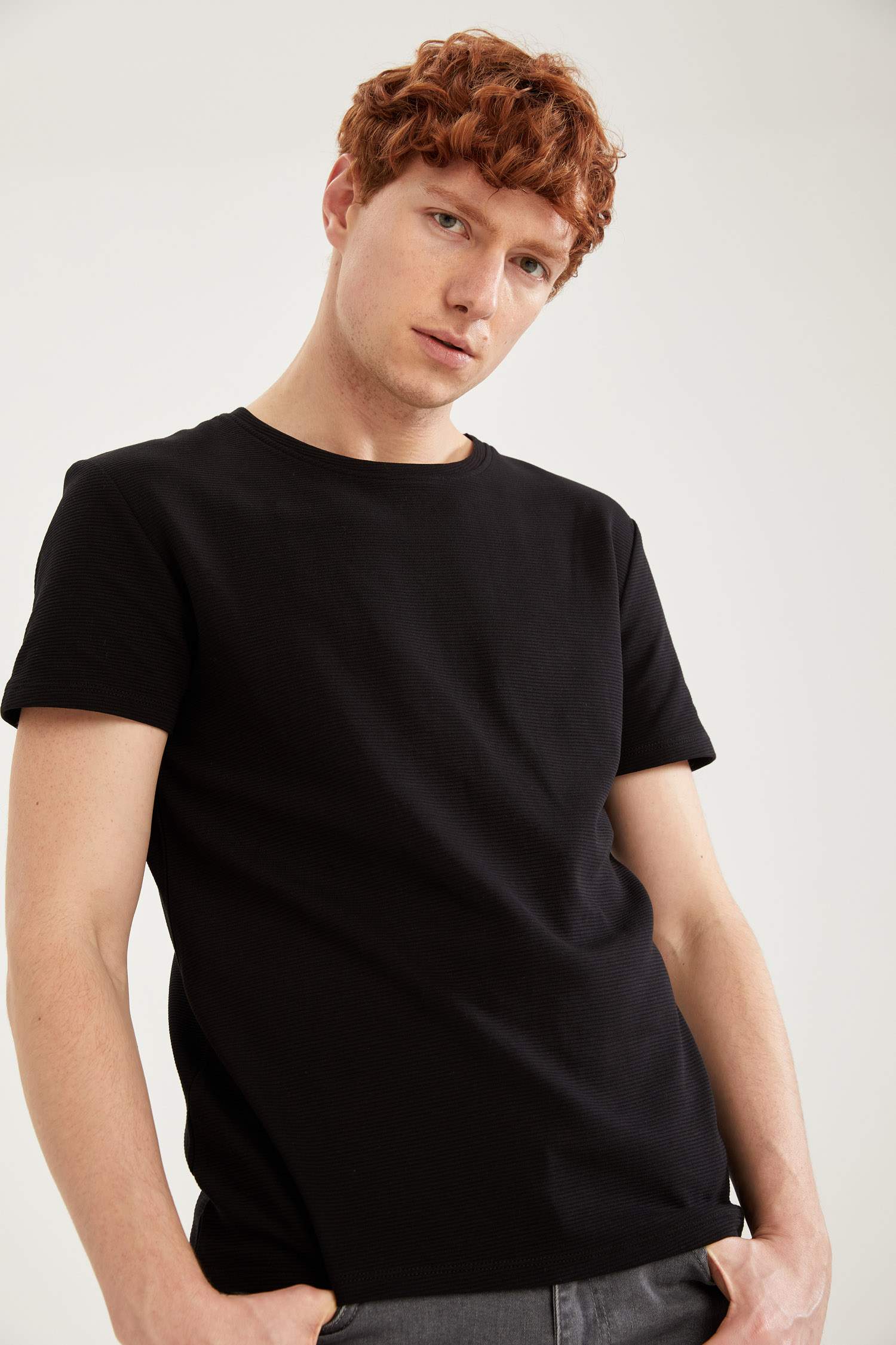 Slim Fit Bisiklet Yaka Basic Tişört