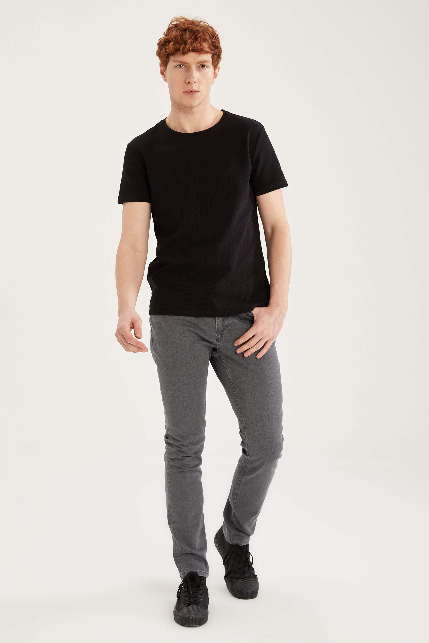 Slim Fit Bisiklet Yaka Basic Tişört