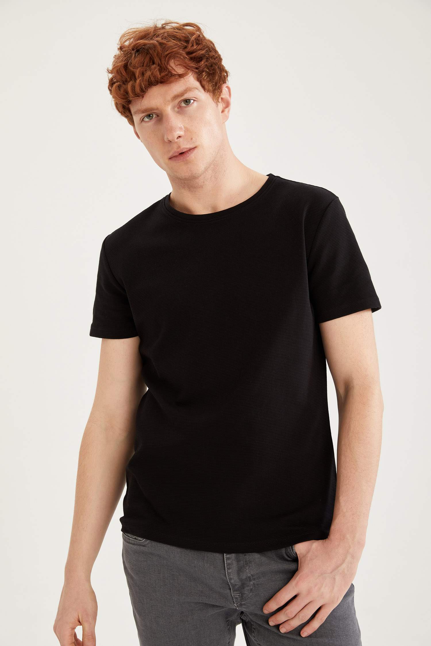 Slim Fit Bisiklet Yaka Basic Tişört