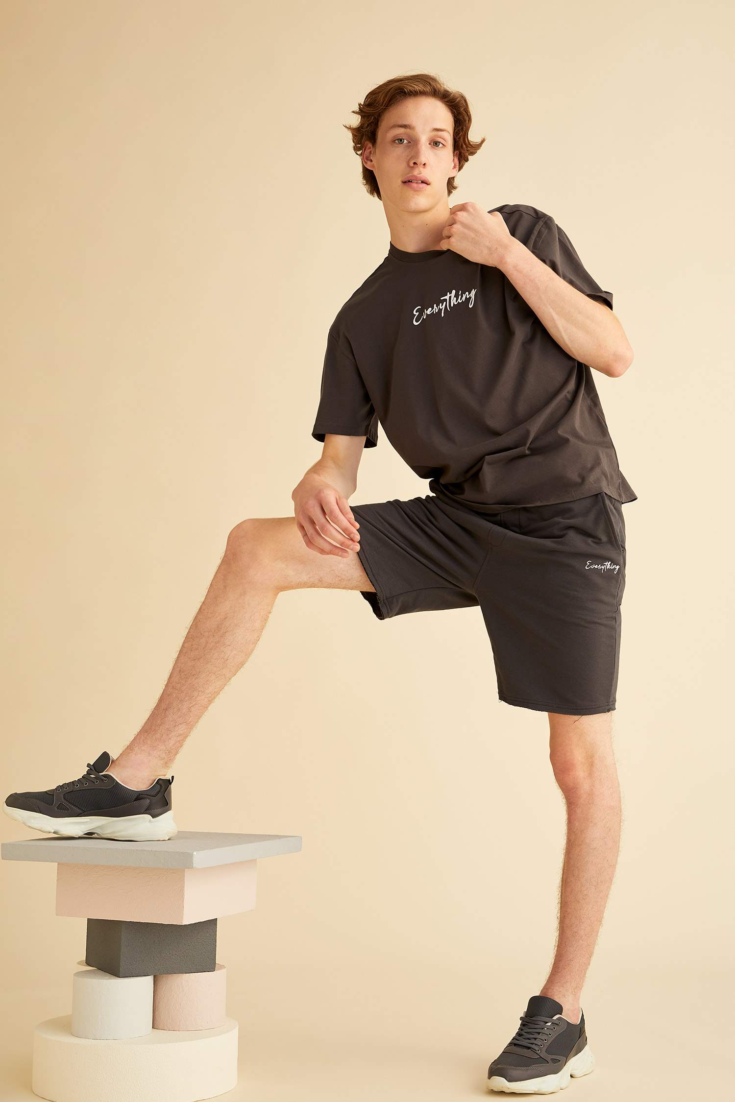 Standart Fit Esnek Belli Şort