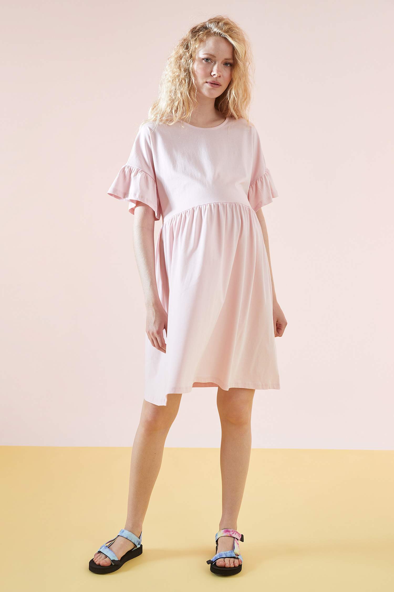 Oversize Fit Volan Detaylı Kısa Kollu Yazlık Hamile Elbisesi