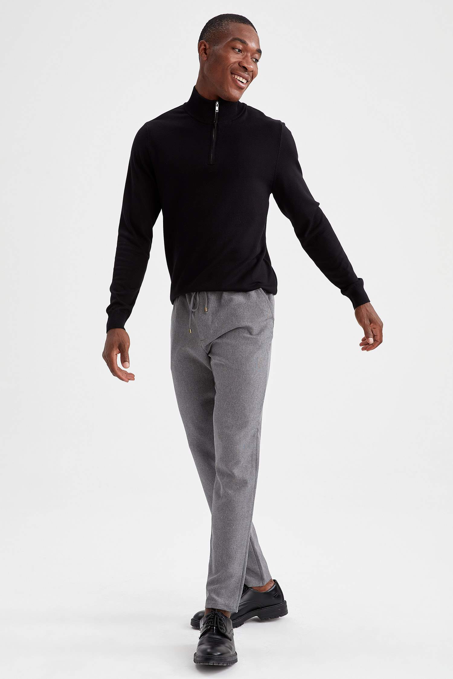 Slim Fit Yarım Balıkçı Fermuarlı Yaka Triko Kazak