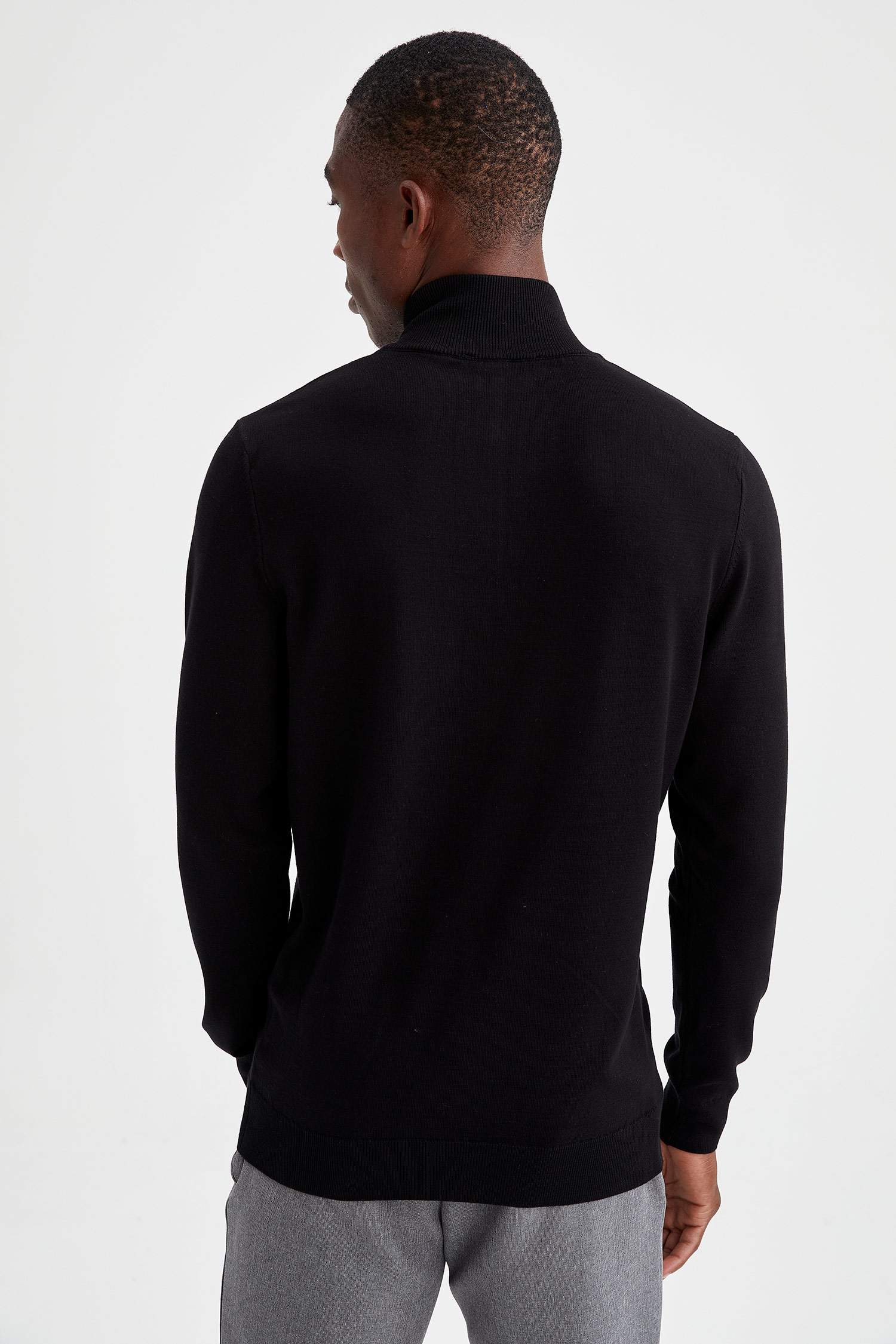 Slim Fit Yarım Balıkçı Fermuarlı Yaka Triko Kazak