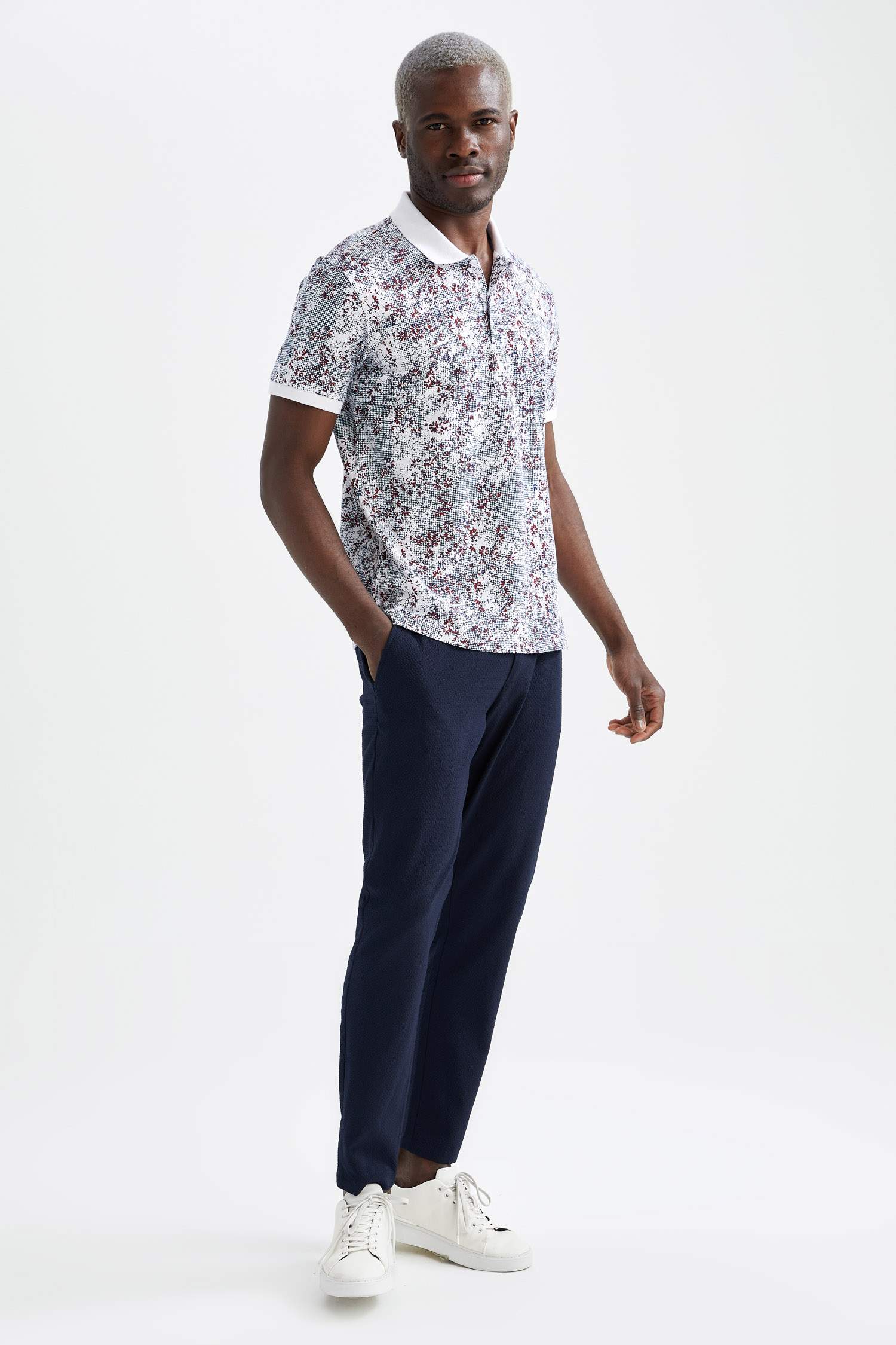 Slim Fit Polo Yaka Çiçek Desenli Kısa Kollu Tişört