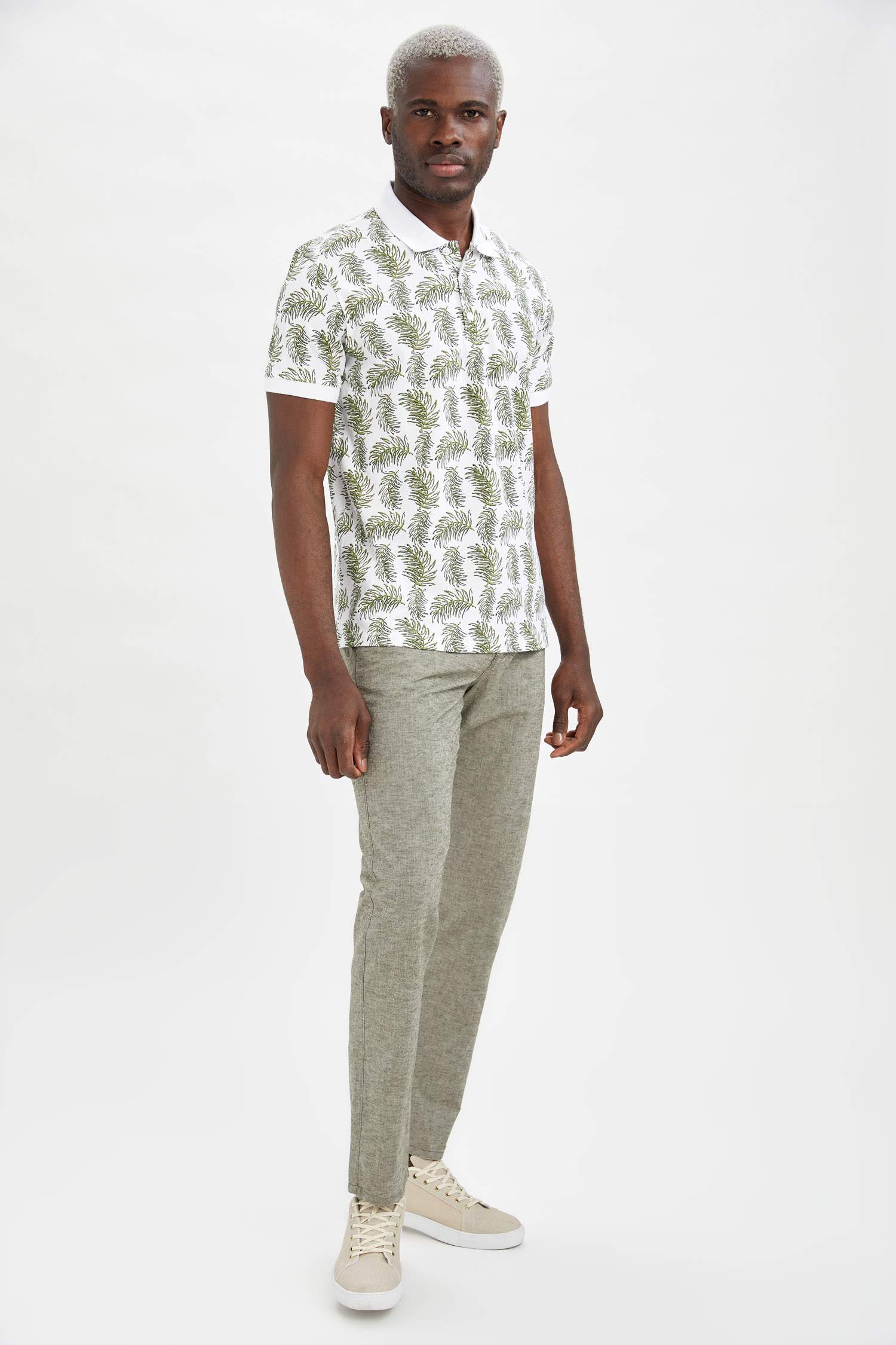 Slim Fit Polo Yaka Floral Desenli Kısa Kollu Tişört
