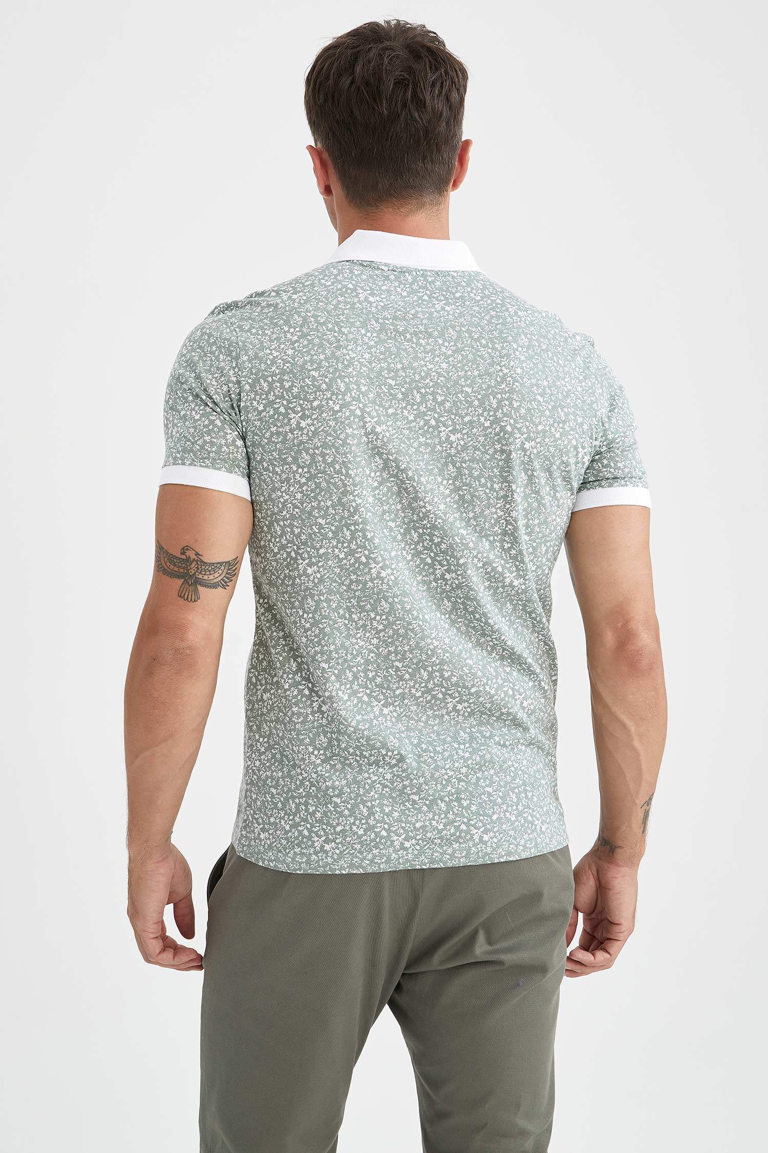Slim Fit Polo Yaka Çiçek Desenli Kısa Kollu Tişört