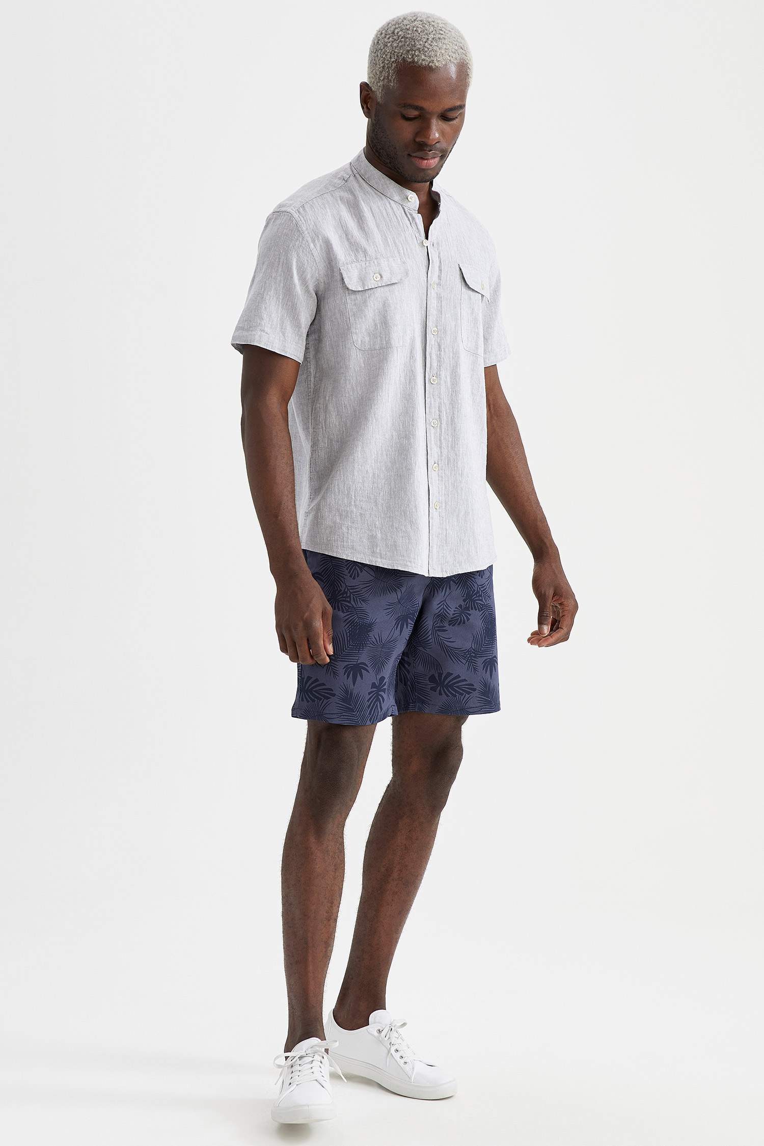 Slim Fit Yaprak Desenli Bermuda Şort