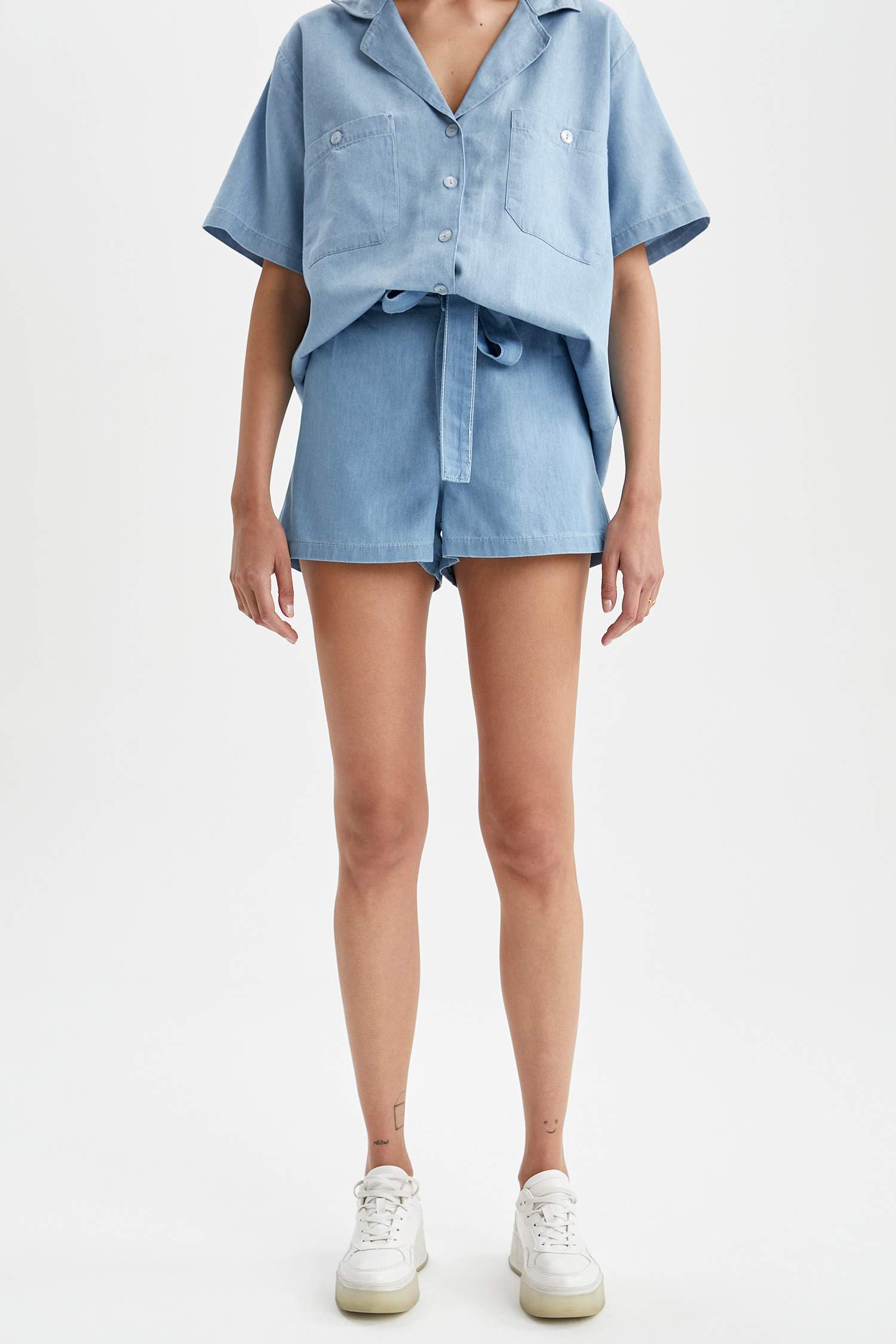 Yüksek Bel Kuşaklı Relax Fit Tencel Mini Şort
