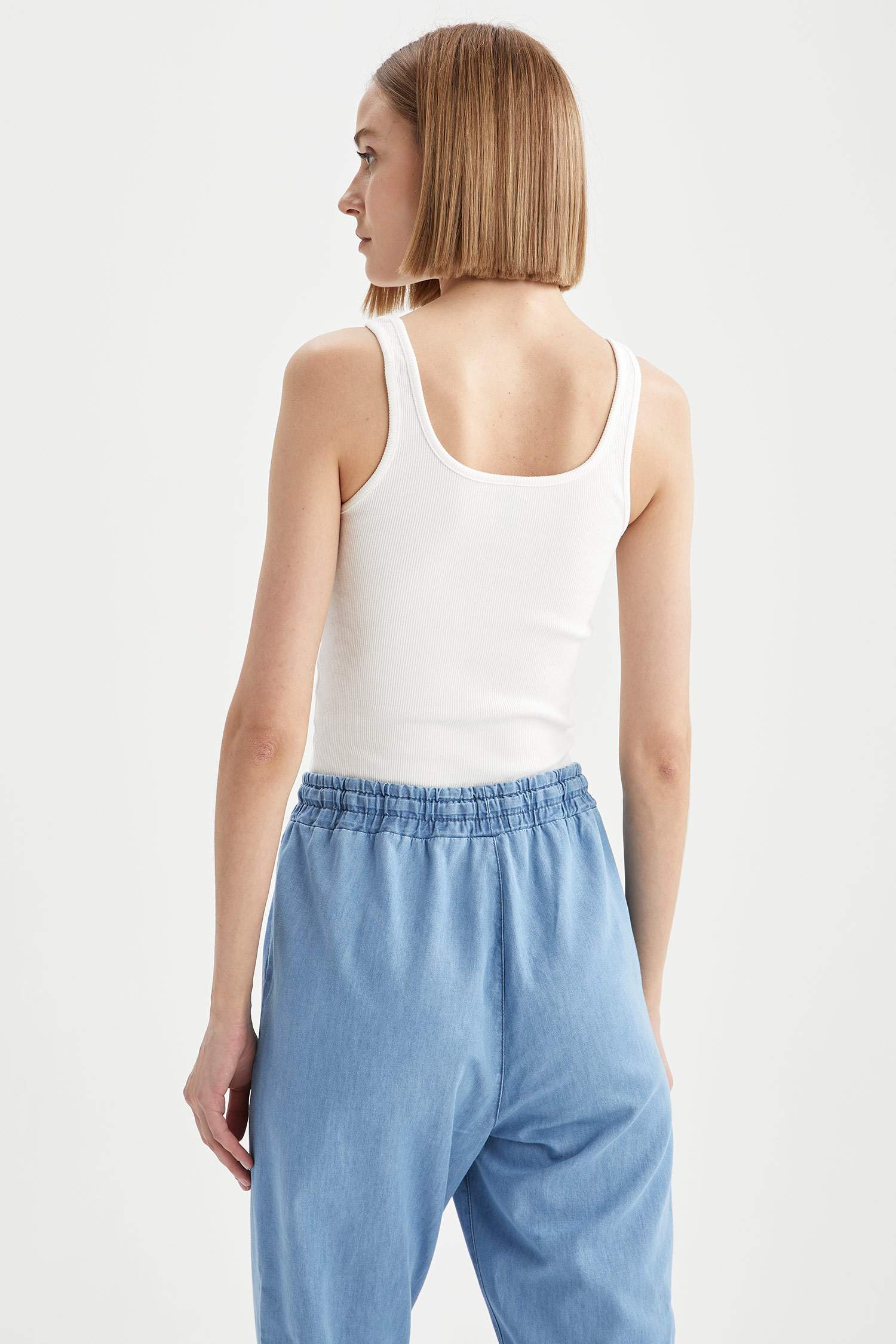 Organik Pamuklu Kare Yaka Slim Fit Crop Atlet