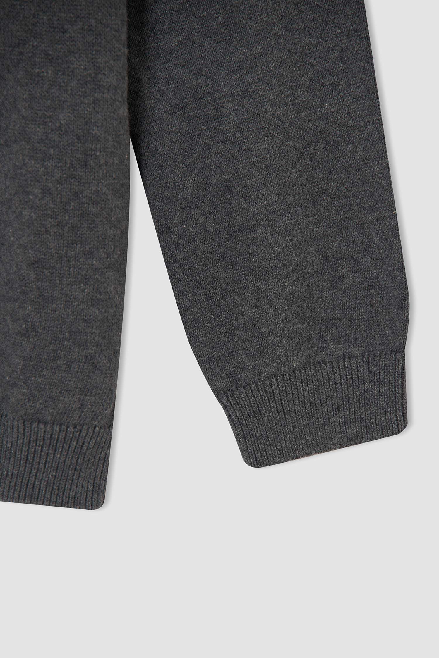 Erkek Çocuk Regular Fit Yarım Balıkçı Yaka Renk Bloklu Triko Kazak