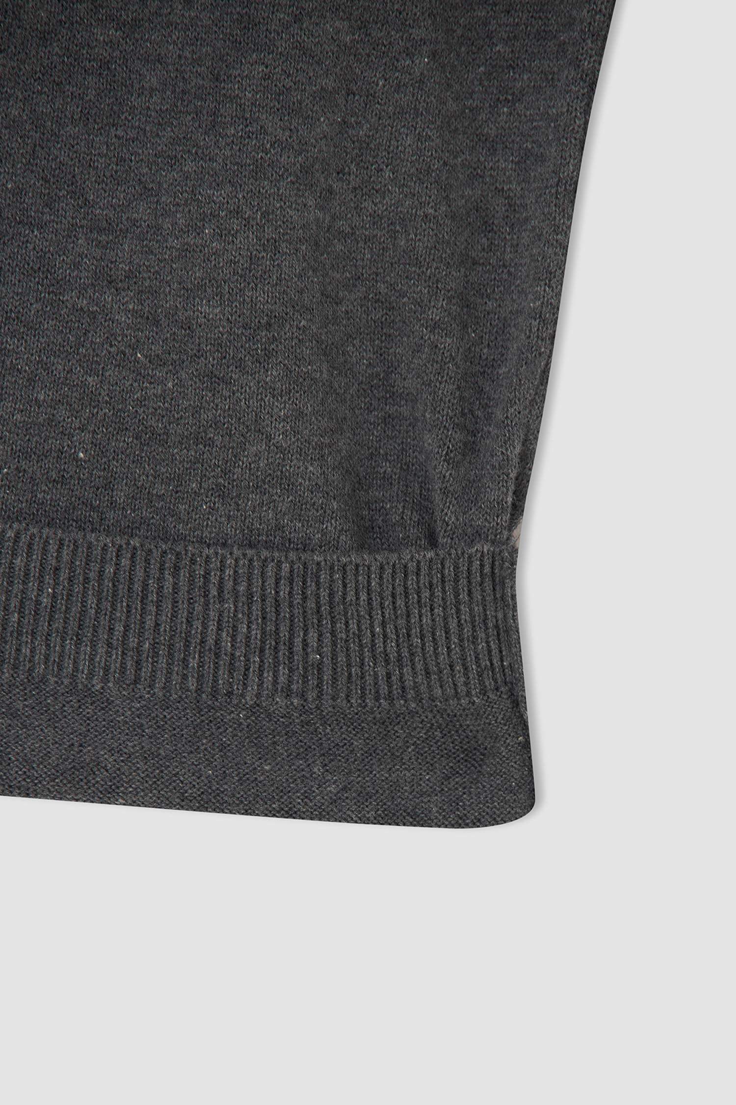 Erkek Çocuk Regular Fit Yarım Balıkçı Yaka Renk Bloklu Triko Kazak