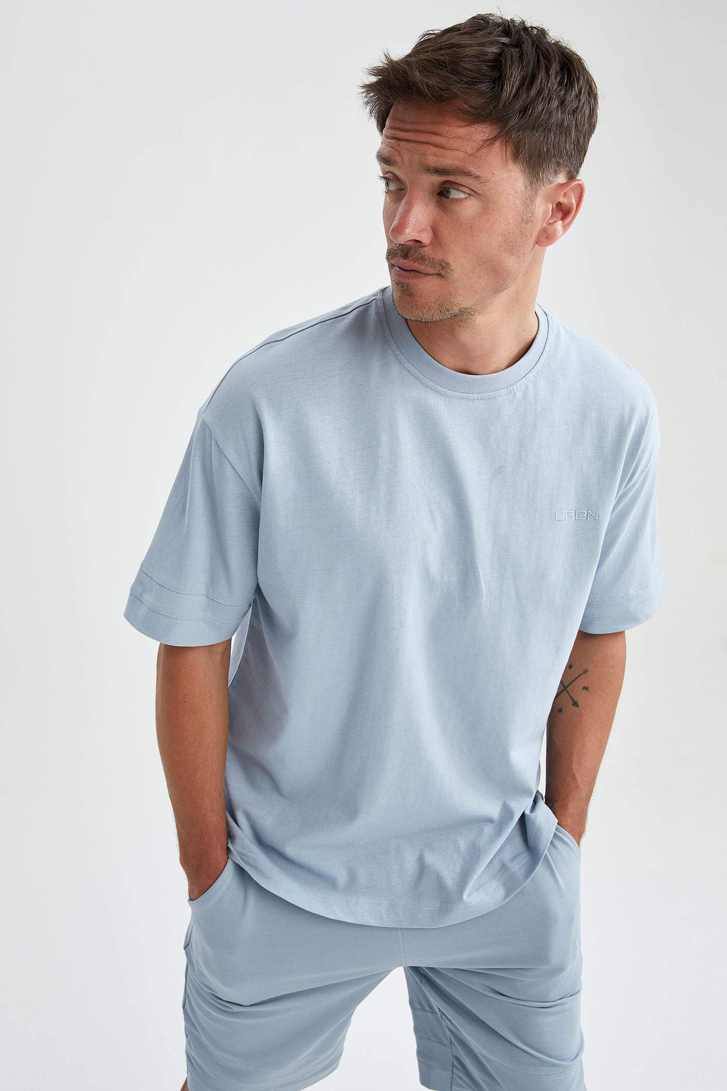 Oversize Fit Bisiklet Yaka Basic Kısa Kollu Tişört