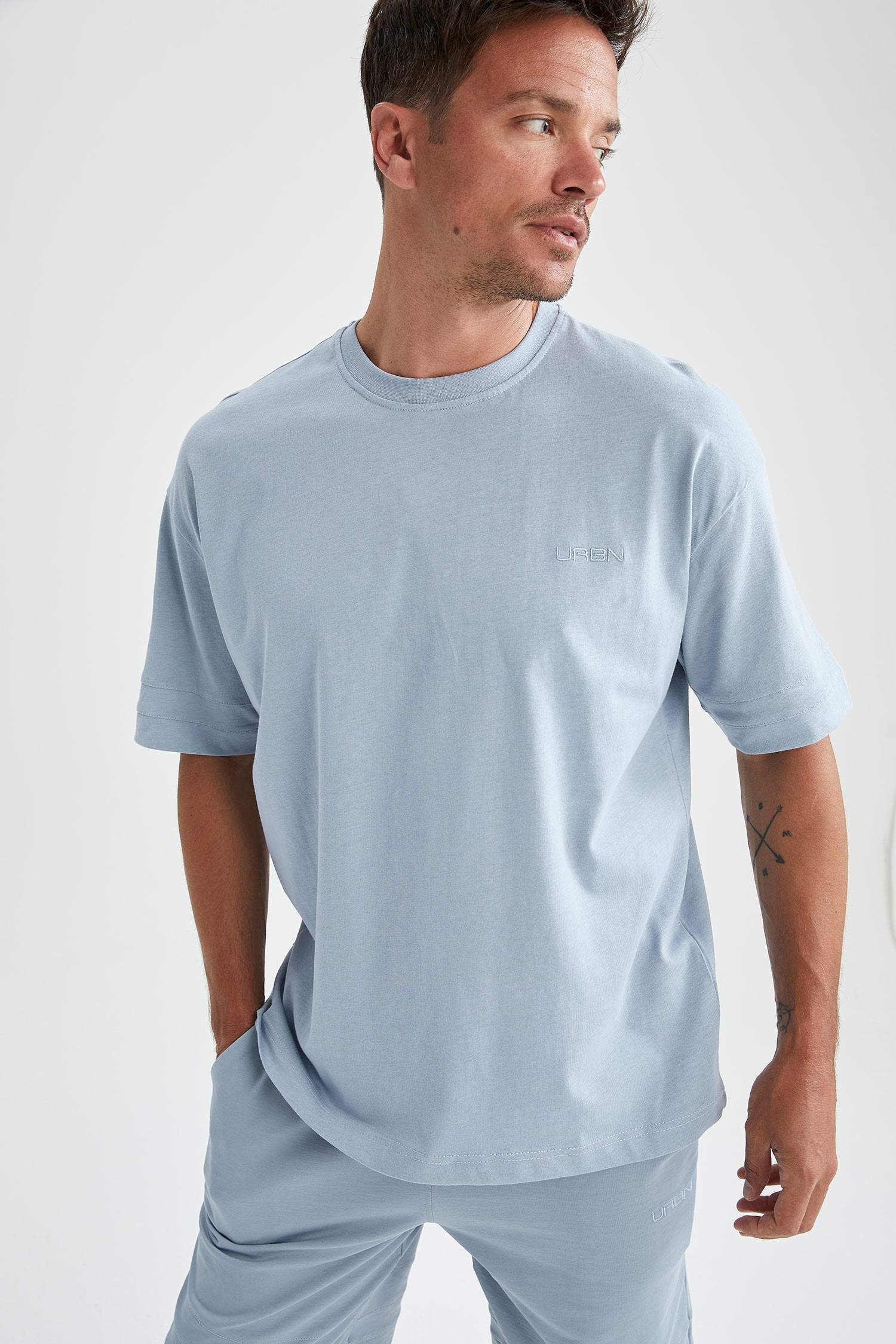 Oversize Fit Bisiklet Yaka Basic Kısa Kollu Tişört
