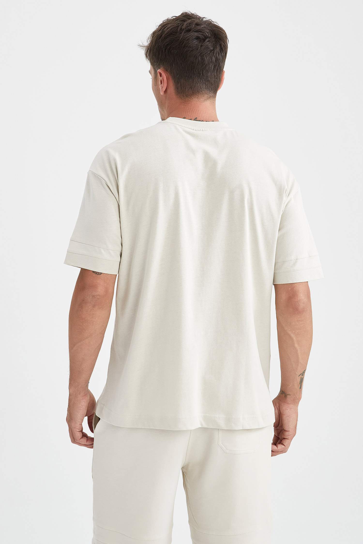 Oversize Fit Bisiklet Yaka Basic Kısa Kollu Tişört