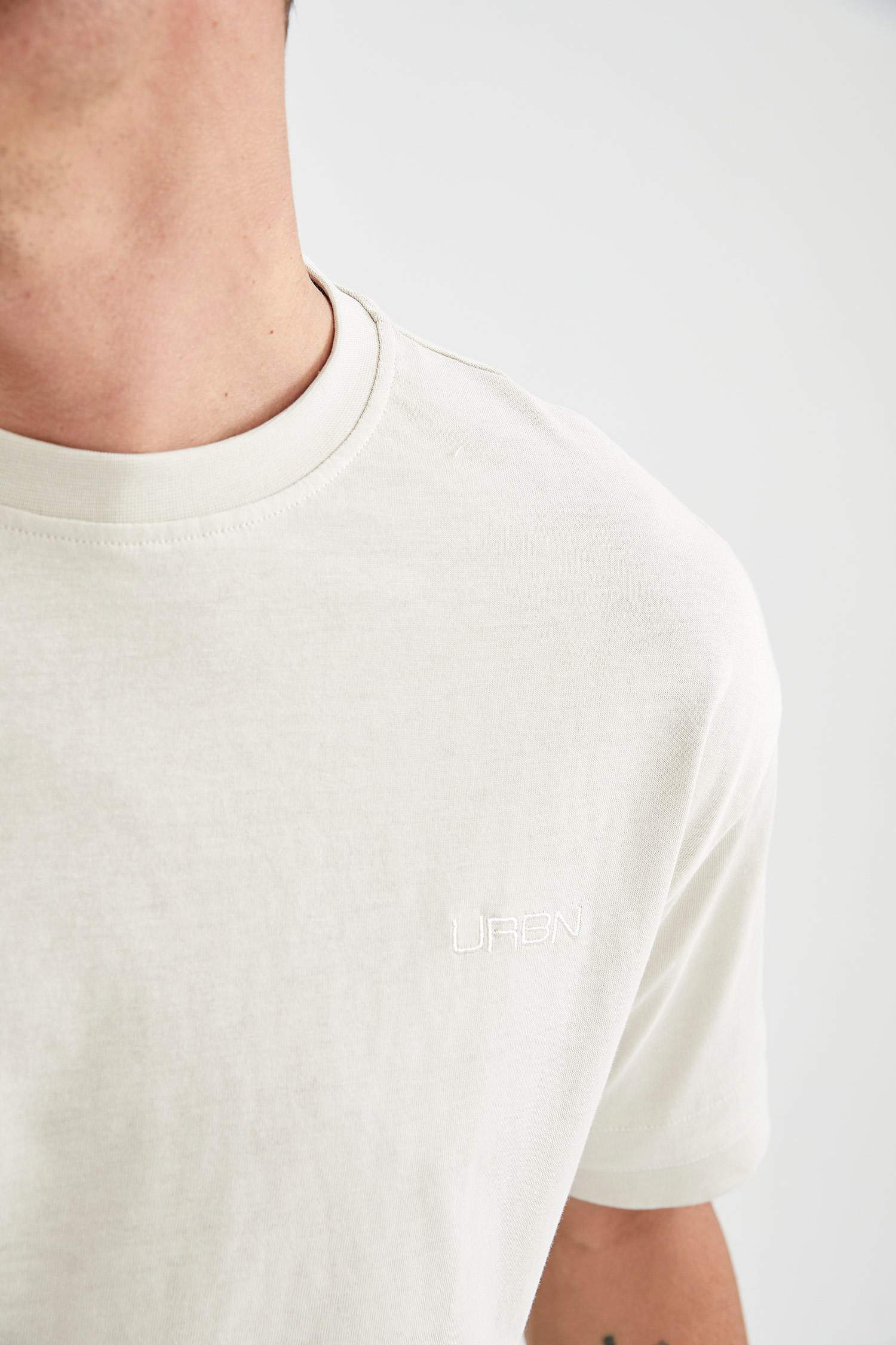 Oversize Fit Bisiklet Yaka Basic Kısa Kollu Tişört