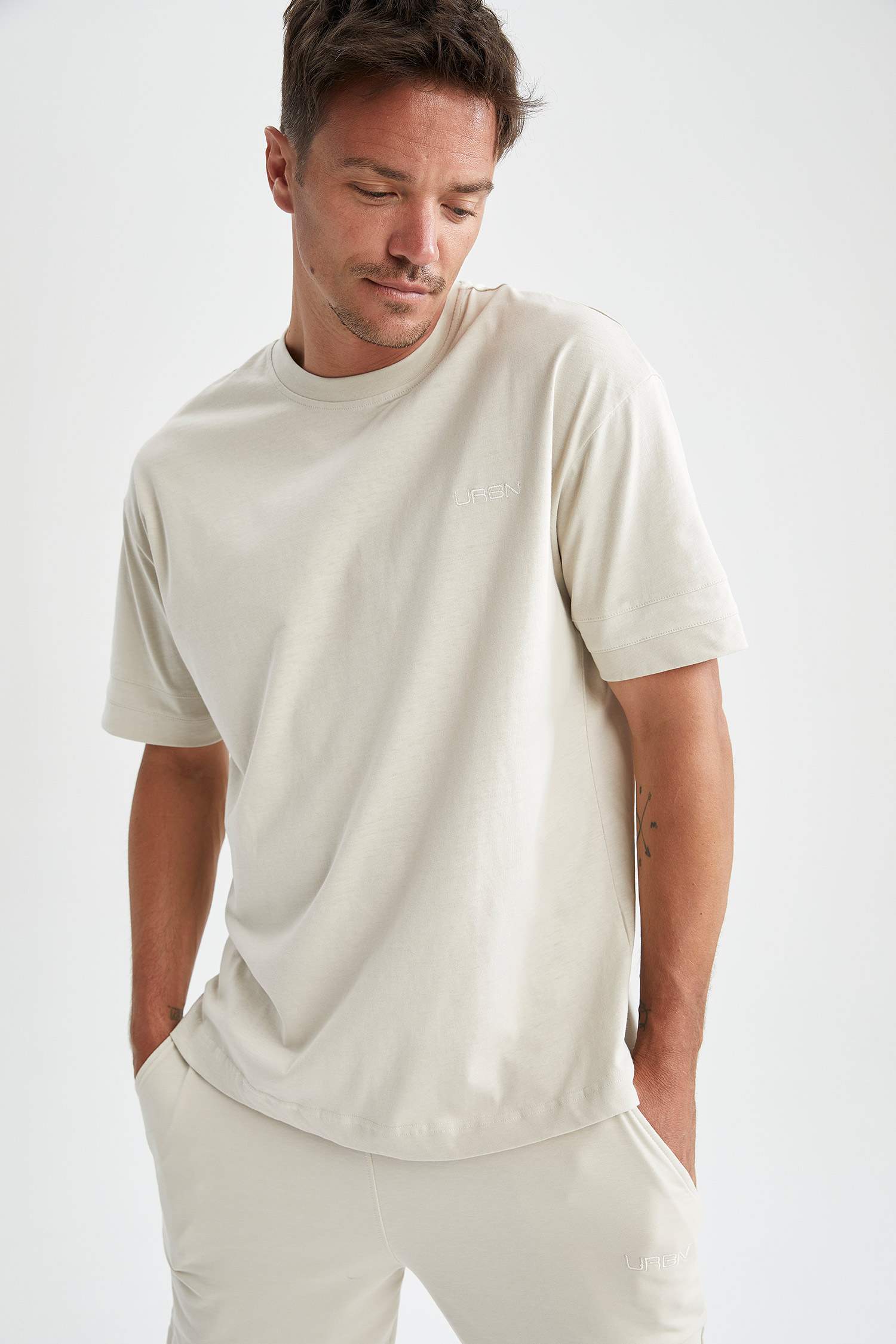 Oversize Fit Bisiklet Yaka Basic Kısa Kollu Tişört