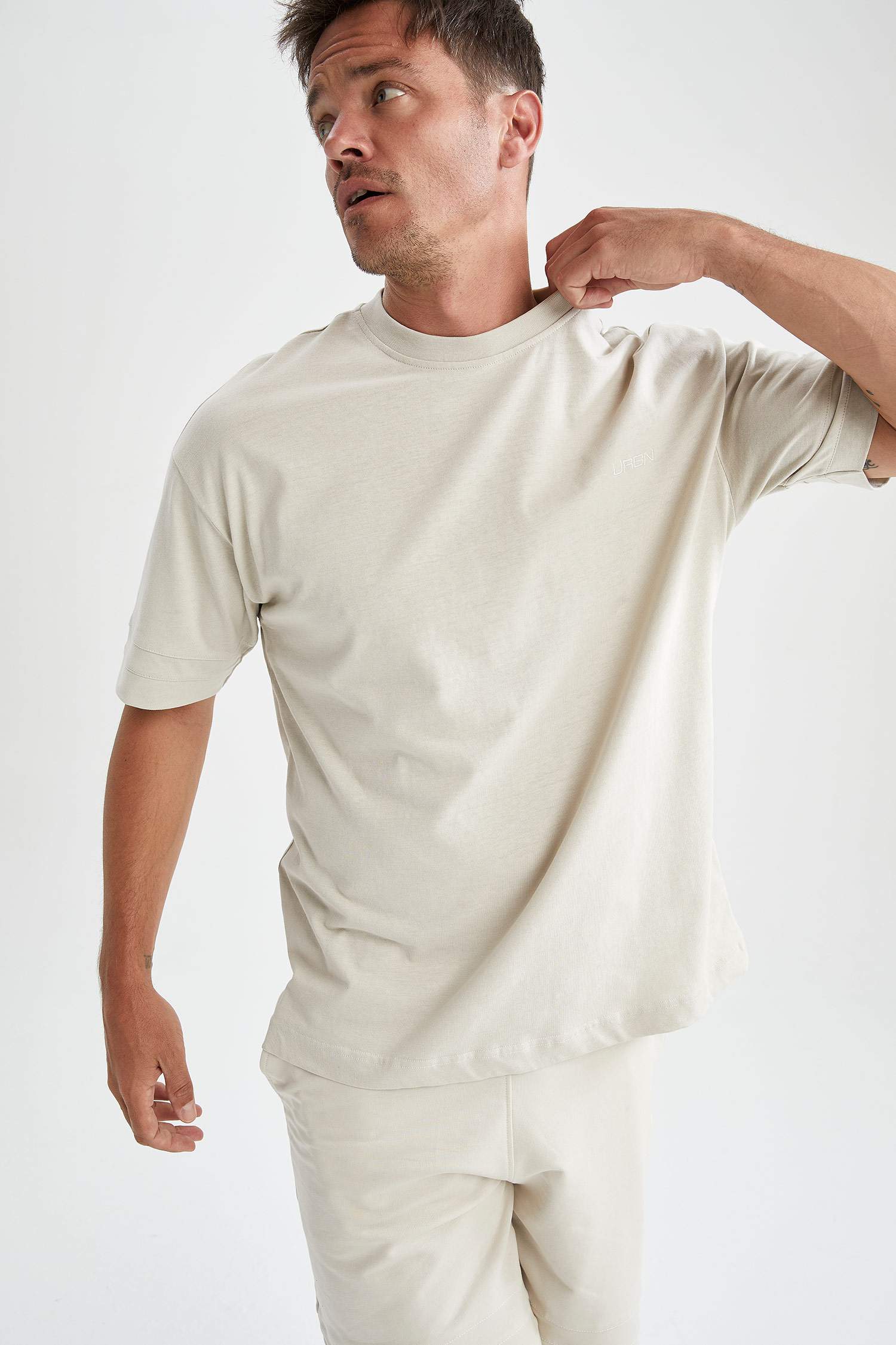 Oversize Fit Bisiklet Yaka Basic Kısa Kollu Tişört