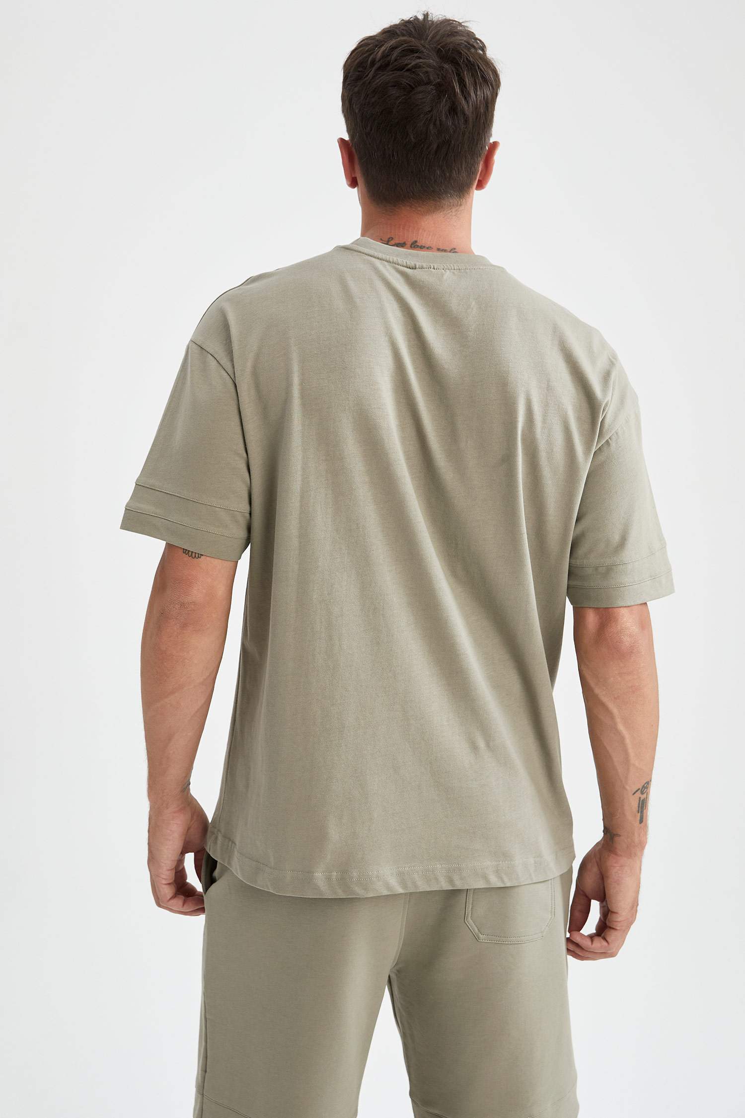 Oversize Fit Bisiklet Yaka Basic Kısa Kollu Tişört
