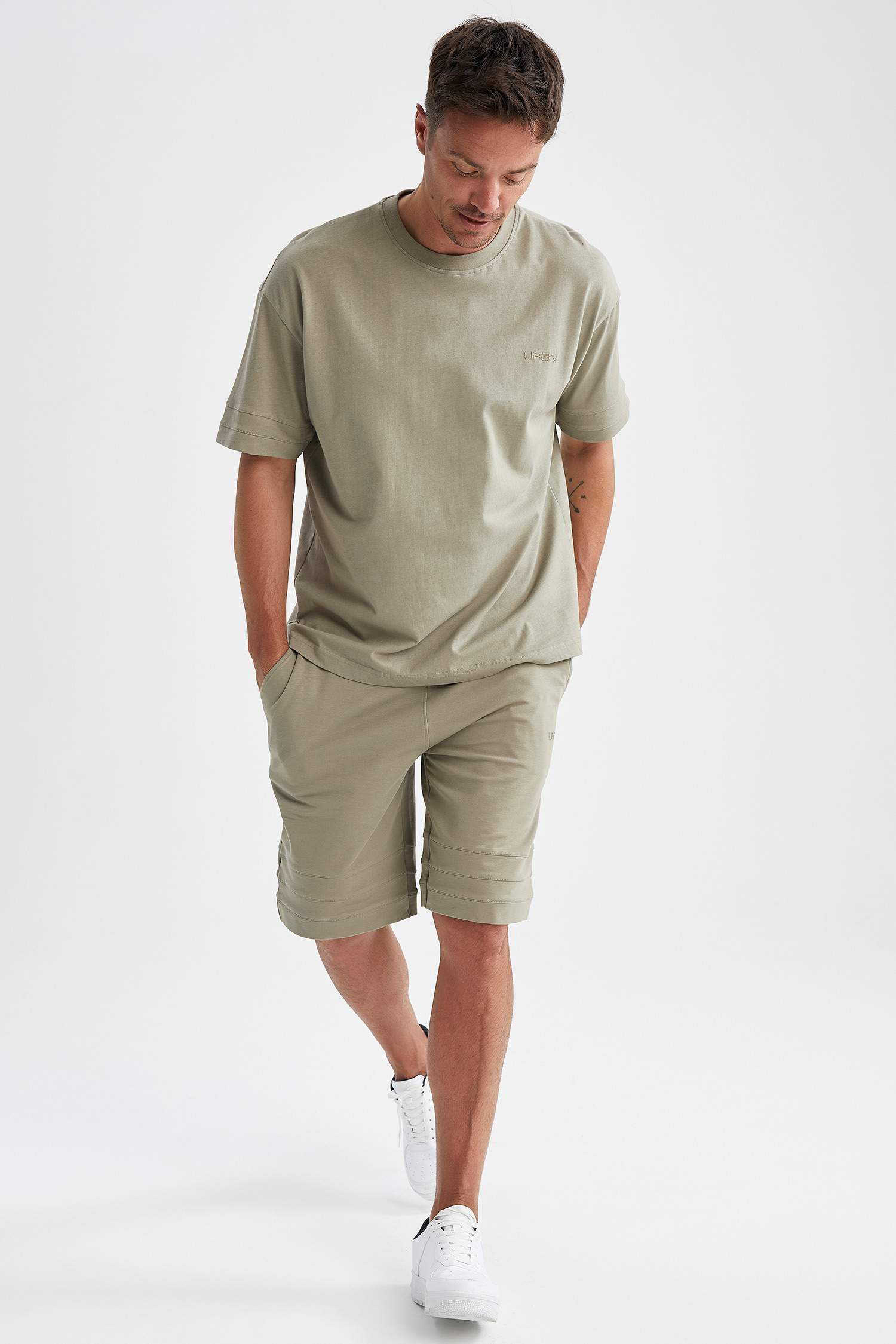 Oversize Fit Bisiklet Yaka Basic Kısa Kollu Tişört
