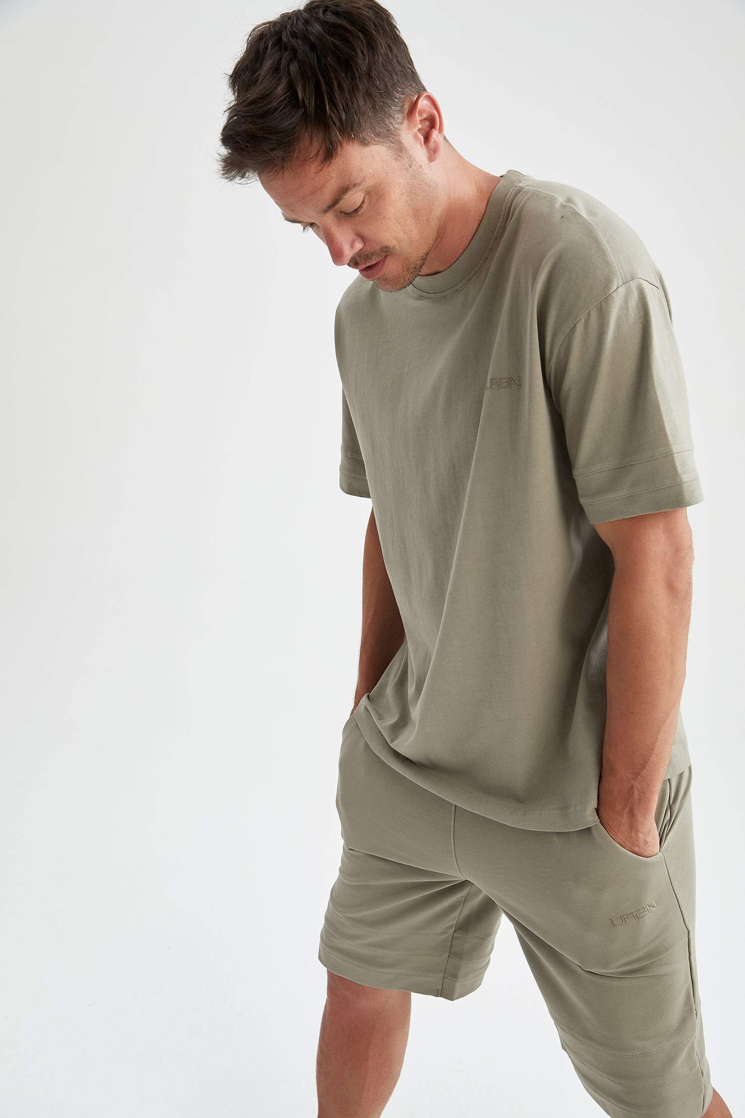 Oversize Fit Bisiklet Yaka Basic Kısa Kollu Tişört