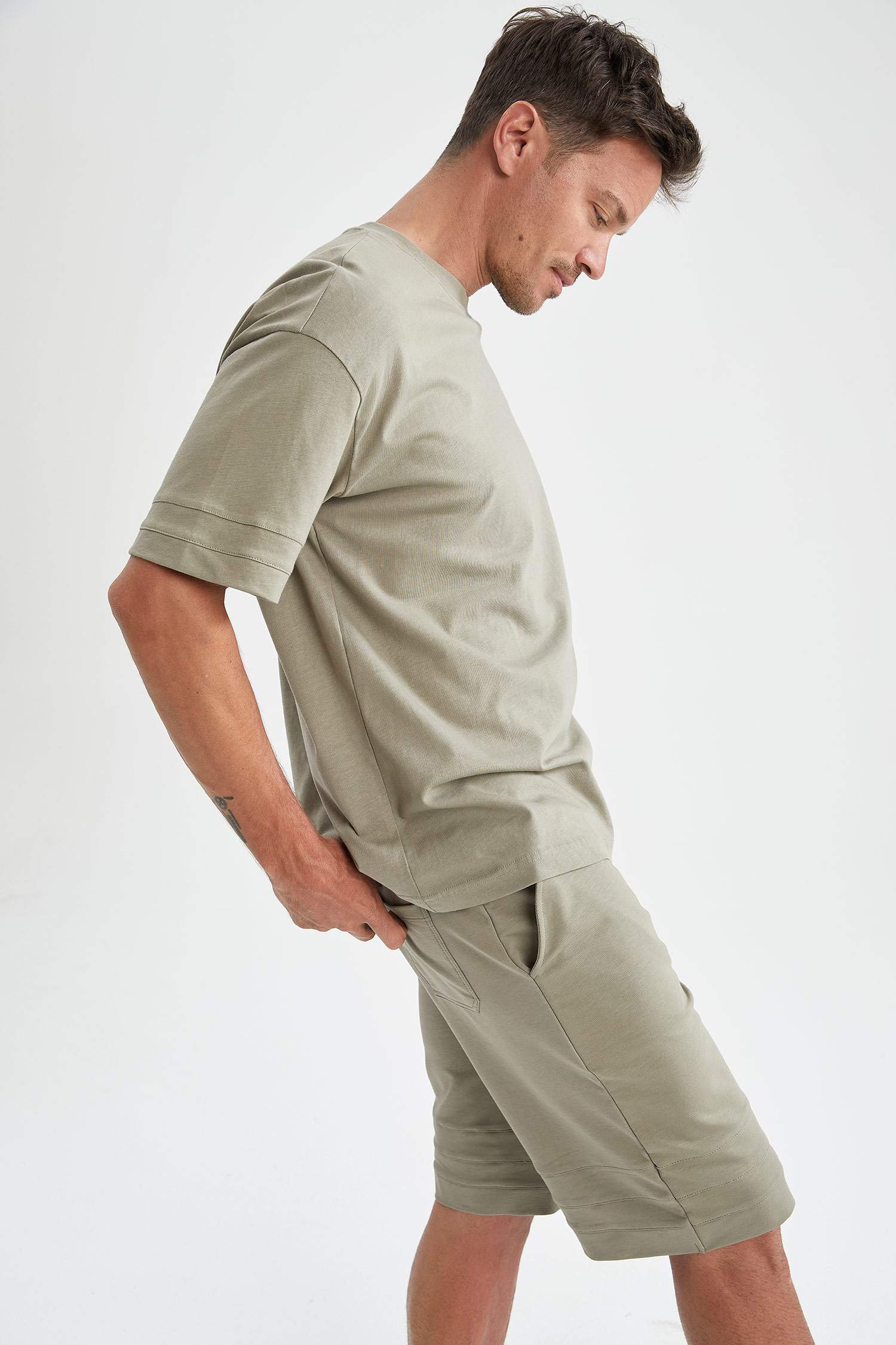 Oversize Fit Bisiklet Yaka Basic Kısa Kollu Tişört