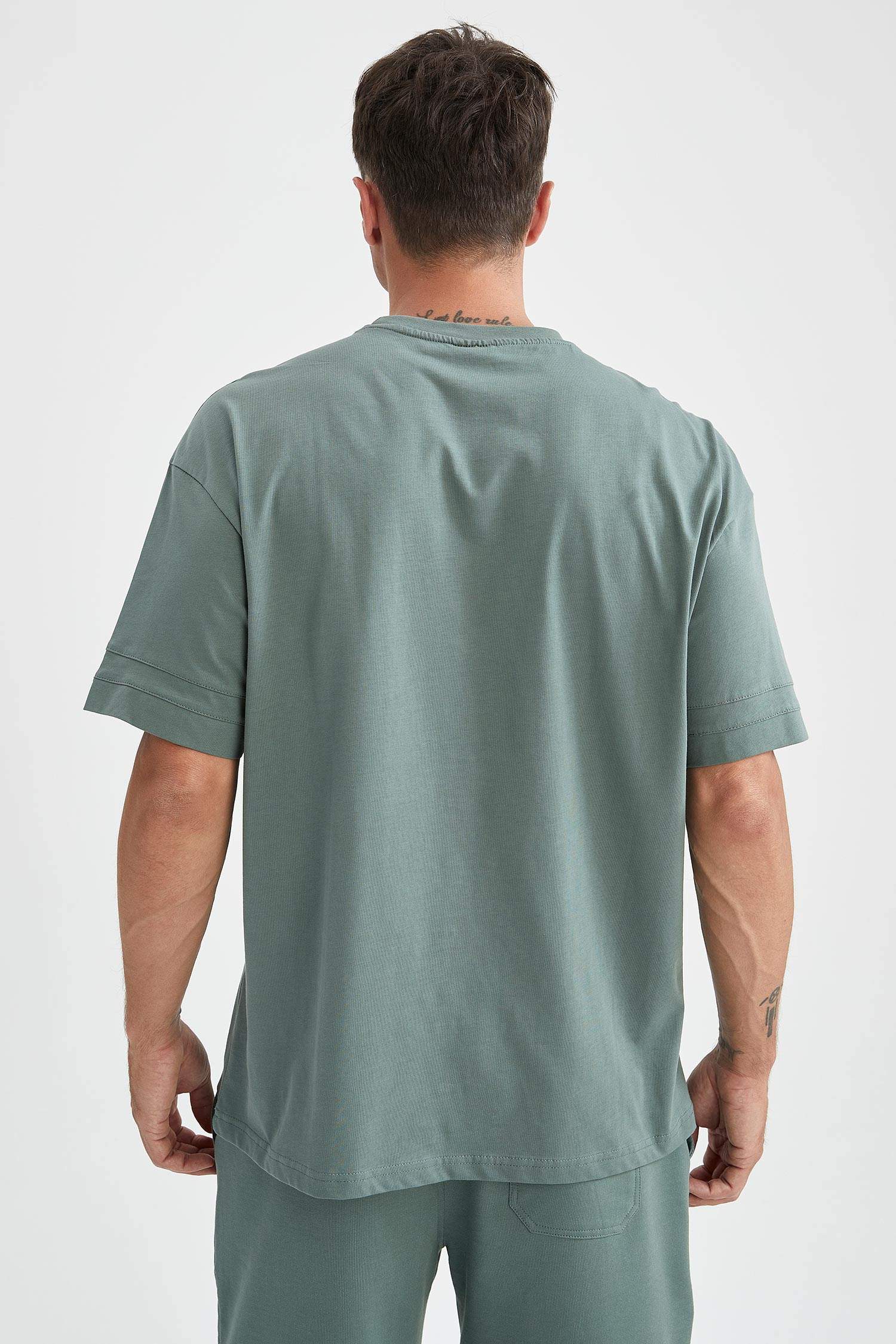 Oversize Fit Bisiklet Yaka Basic Kısa Kollu Tişört