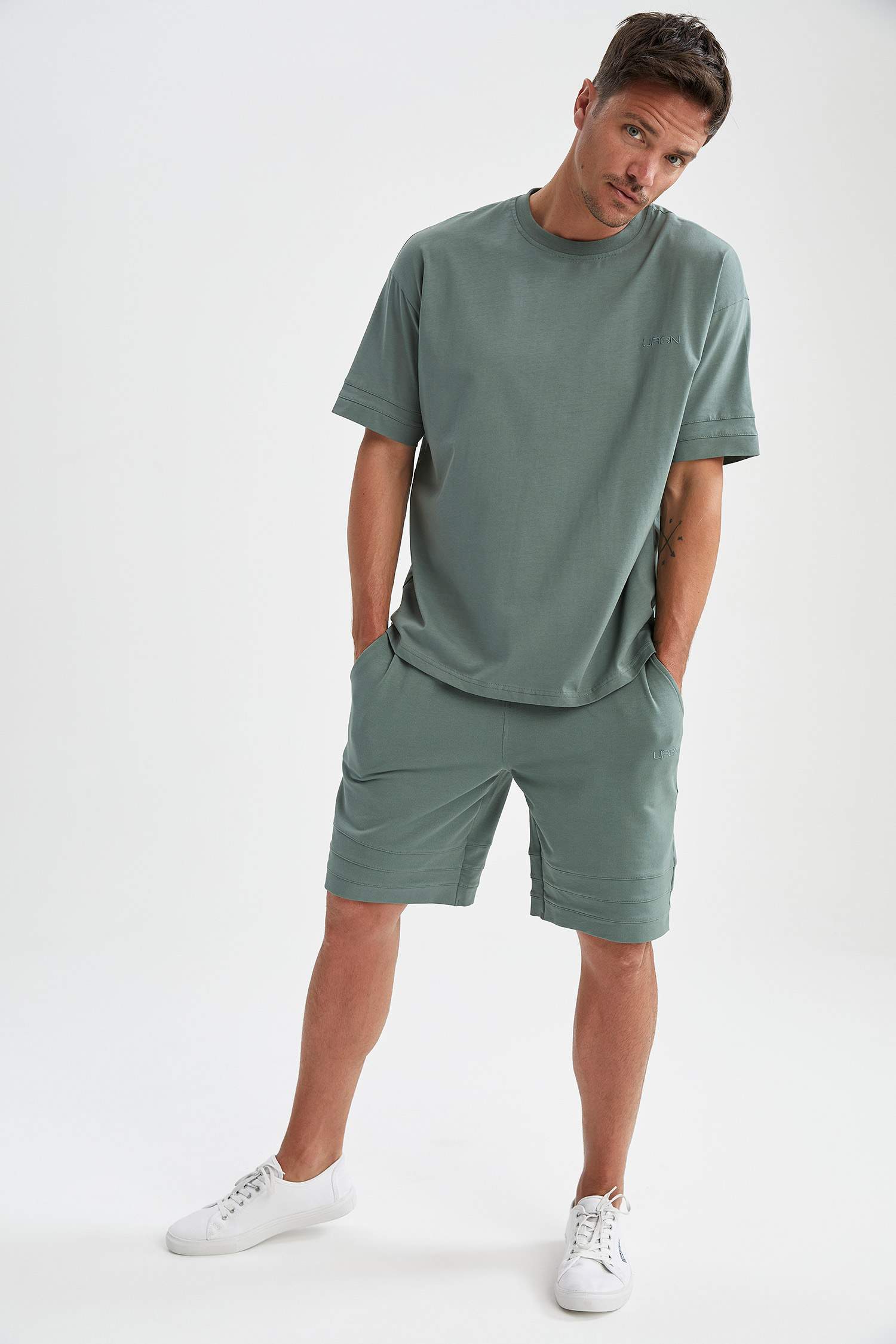 Oversize Fit Bisiklet Yaka Basic Kısa Kollu Tişört