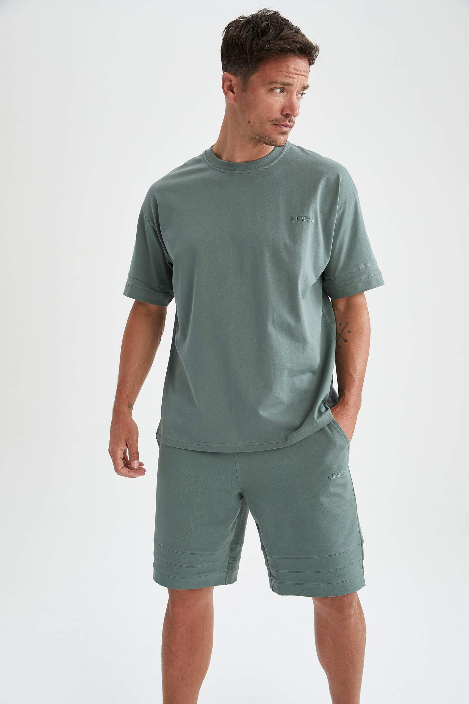 Oversize Fit Bisiklet Yaka Basic Kısa Kollu Tişört