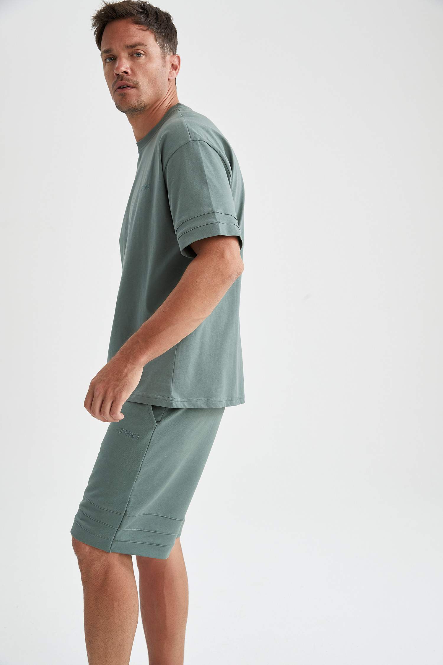 Oversize Fit Bisiklet Yaka Basic Kısa Kollu Tişört