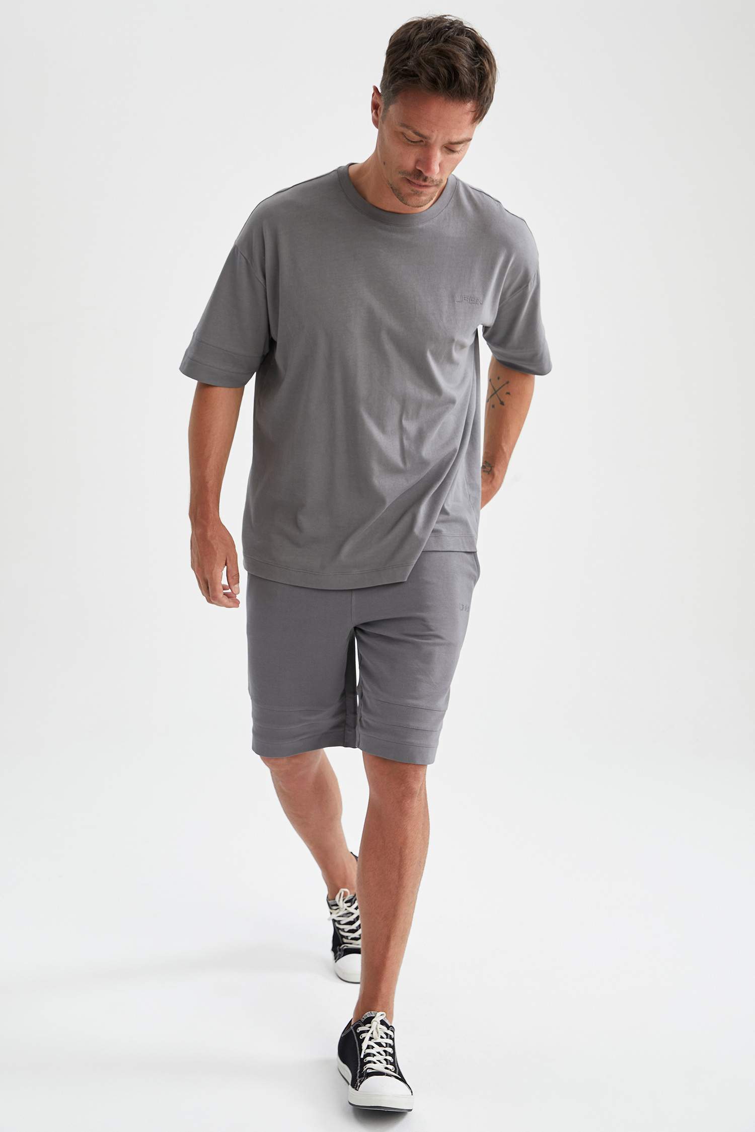 Oversize Fit Bisiklet Yaka Basic Kısa Kollu Tişört