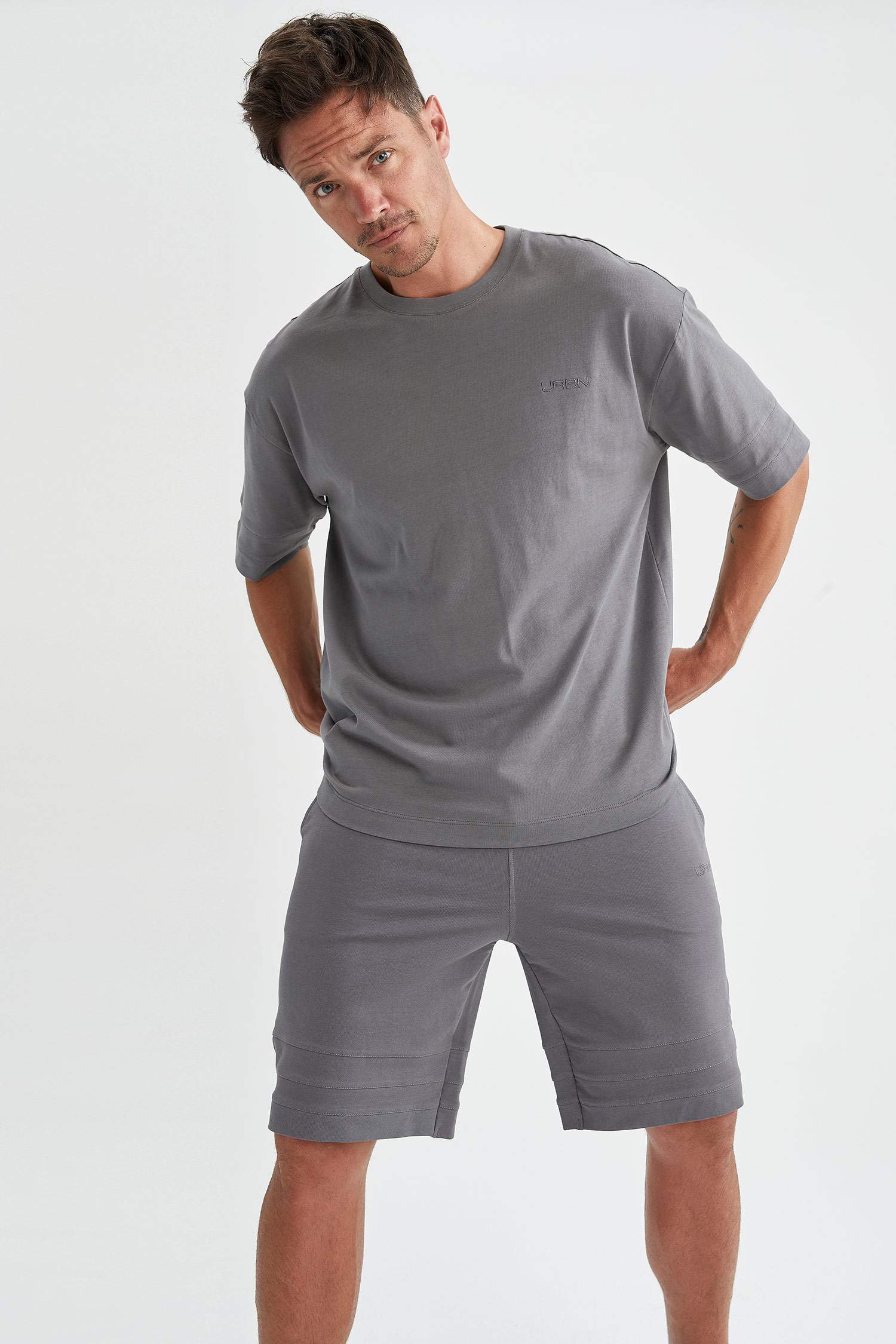 Oversize Fit Bisiklet Yaka Basic Kısa Kollu Tişört
