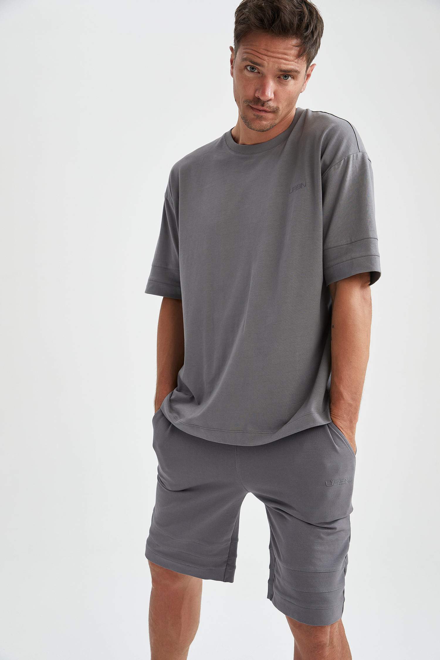 Oversize Fit Bisiklet Yaka Basic Kısa Kollu Tişört