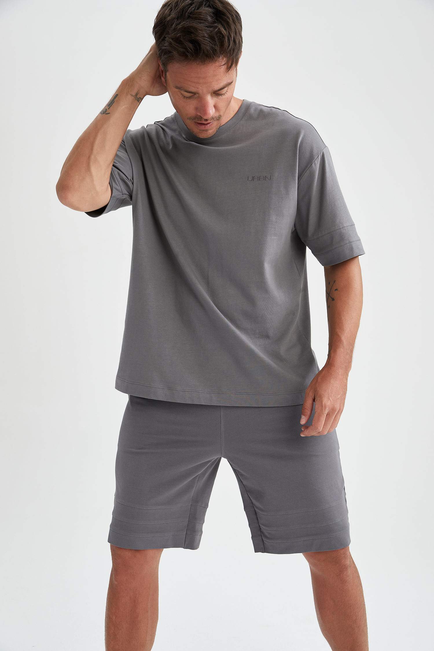 Oversize Fit Bisiklet Yaka Basic Kısa Kollu Tişört