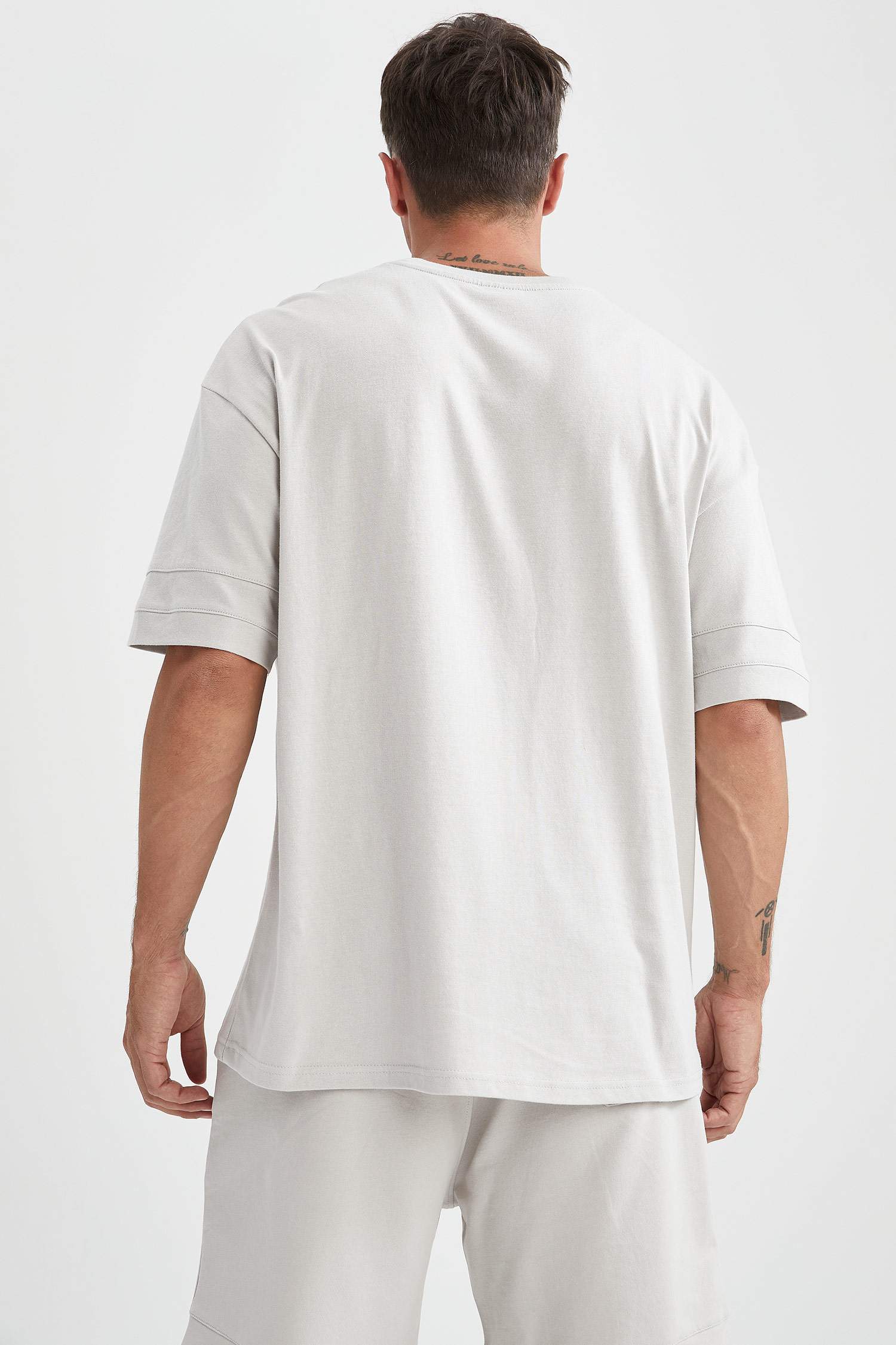 Oversize Fit Bisiklet Yaka Basic Kısa Kollu Tişört