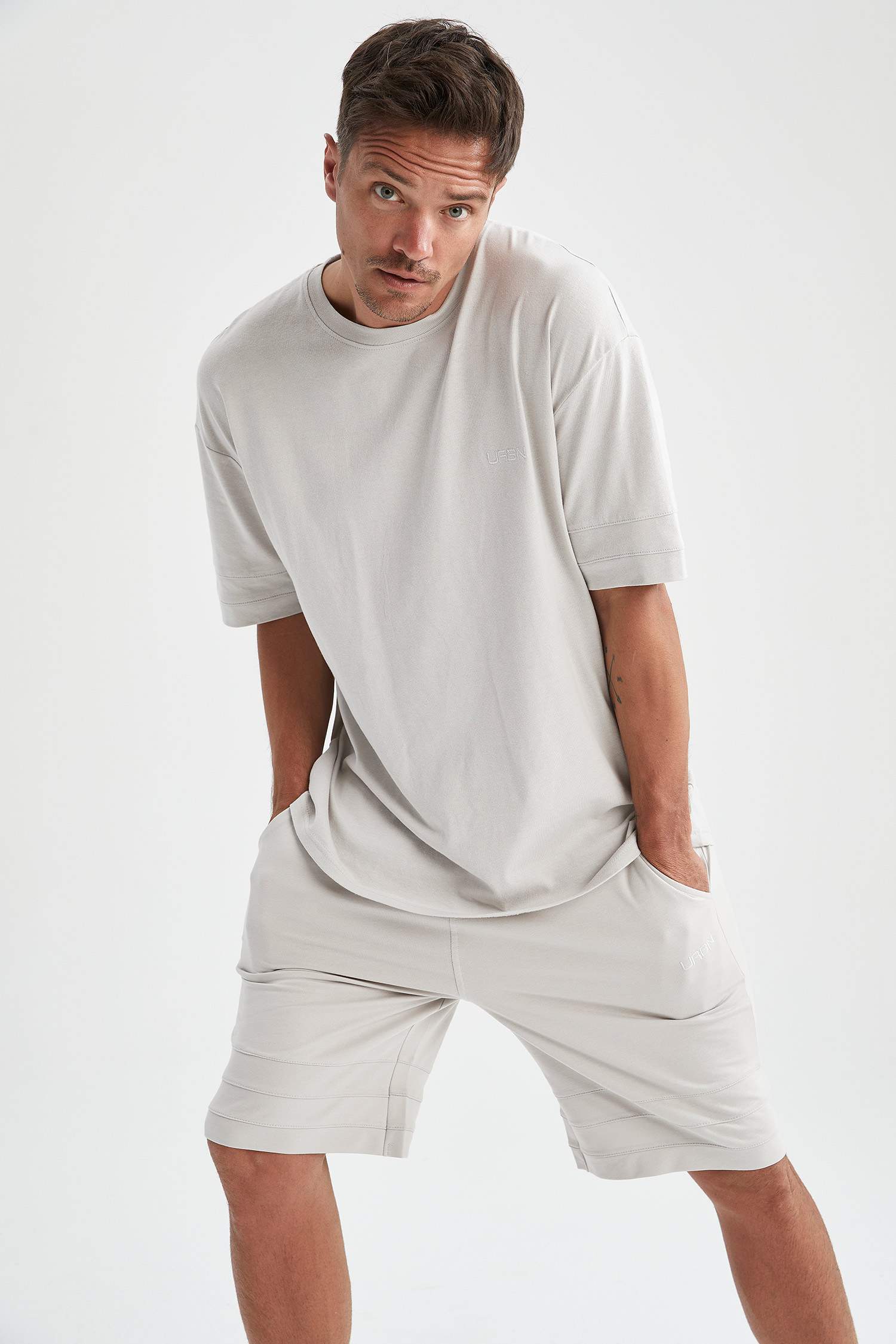 Oversize Fit Bisiklet Yaka Basic Kısa Kollu Tişört