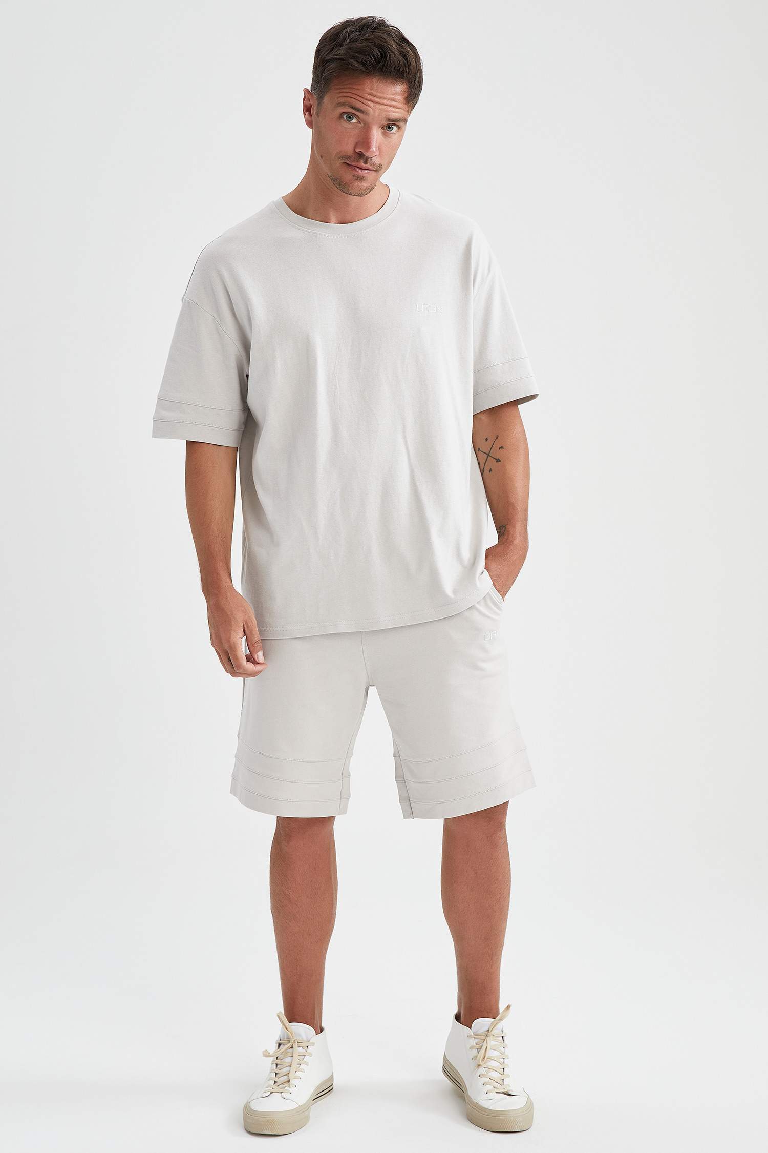 Oversize Fit Bisiklet Yaka Basic Kısa Kollu Tişört