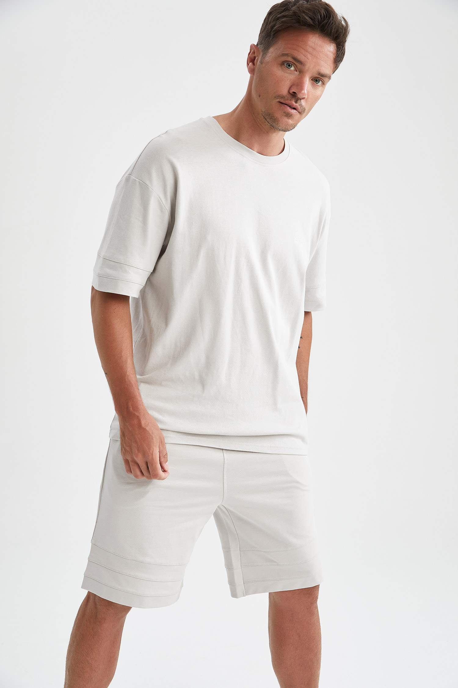 Oversize Fit Bisiklet Yaka Basic Kısa Kollu Tişört