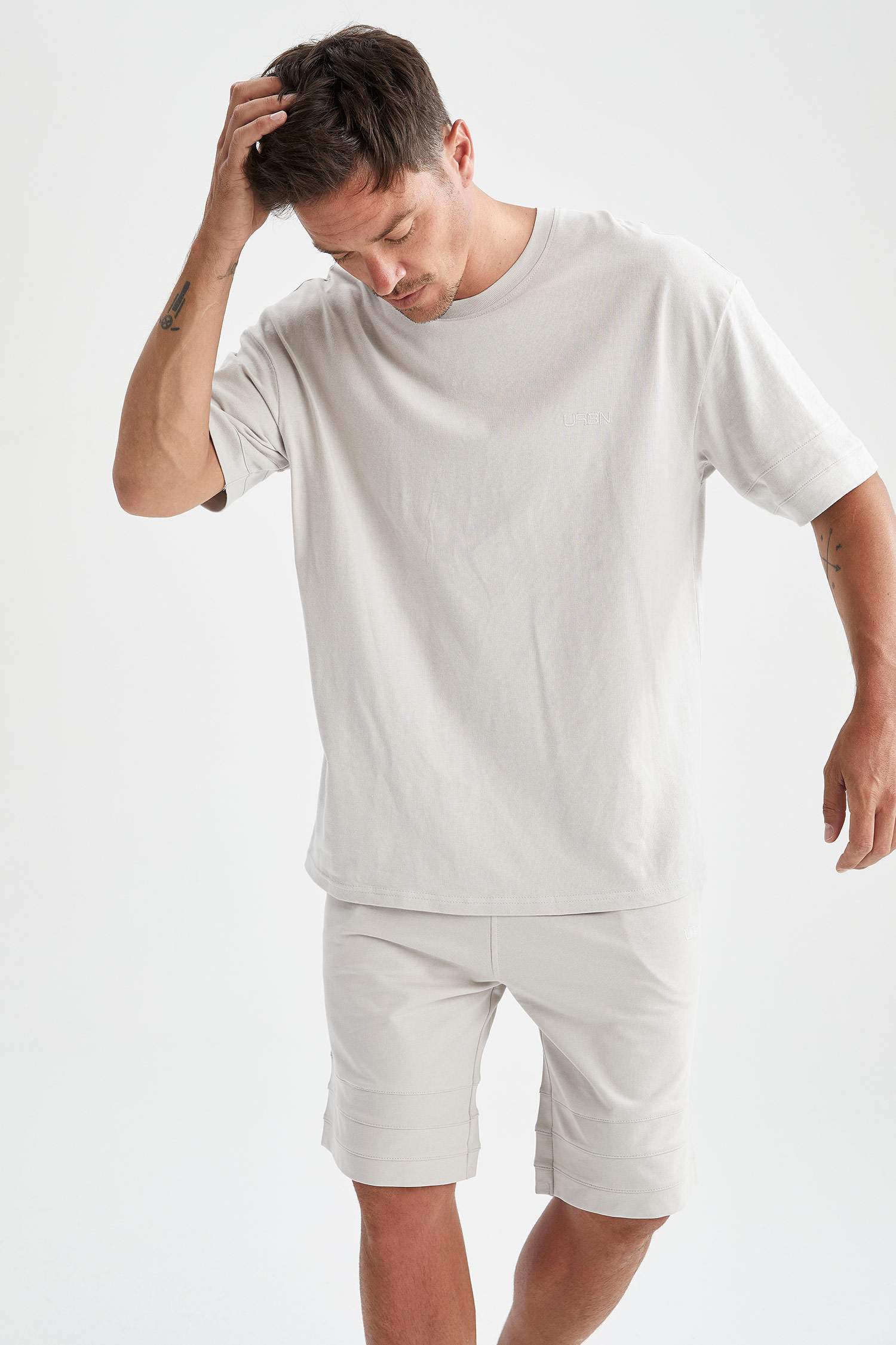 Oversize Fit Bisiklet Yaka Basic Kısa Kollu Tişört