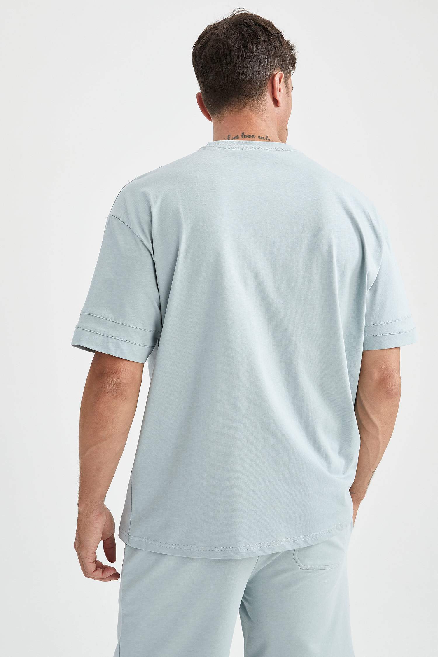 Oversize Fit Bisiklet Yaka Basic Kısa Kollu Tişört