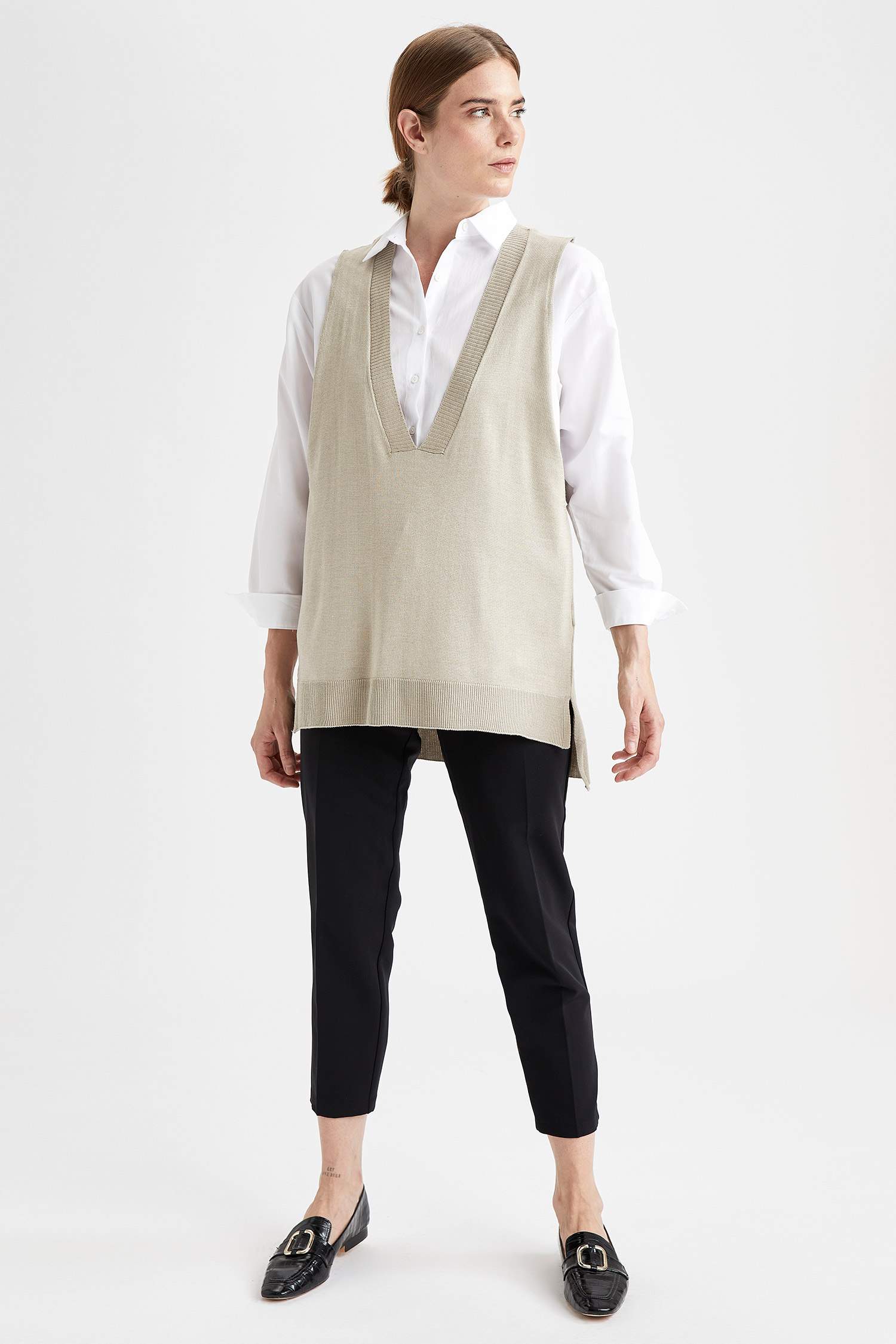 V Yaka Oversize Fit Yırtmaç Detaylı Triko Süveter