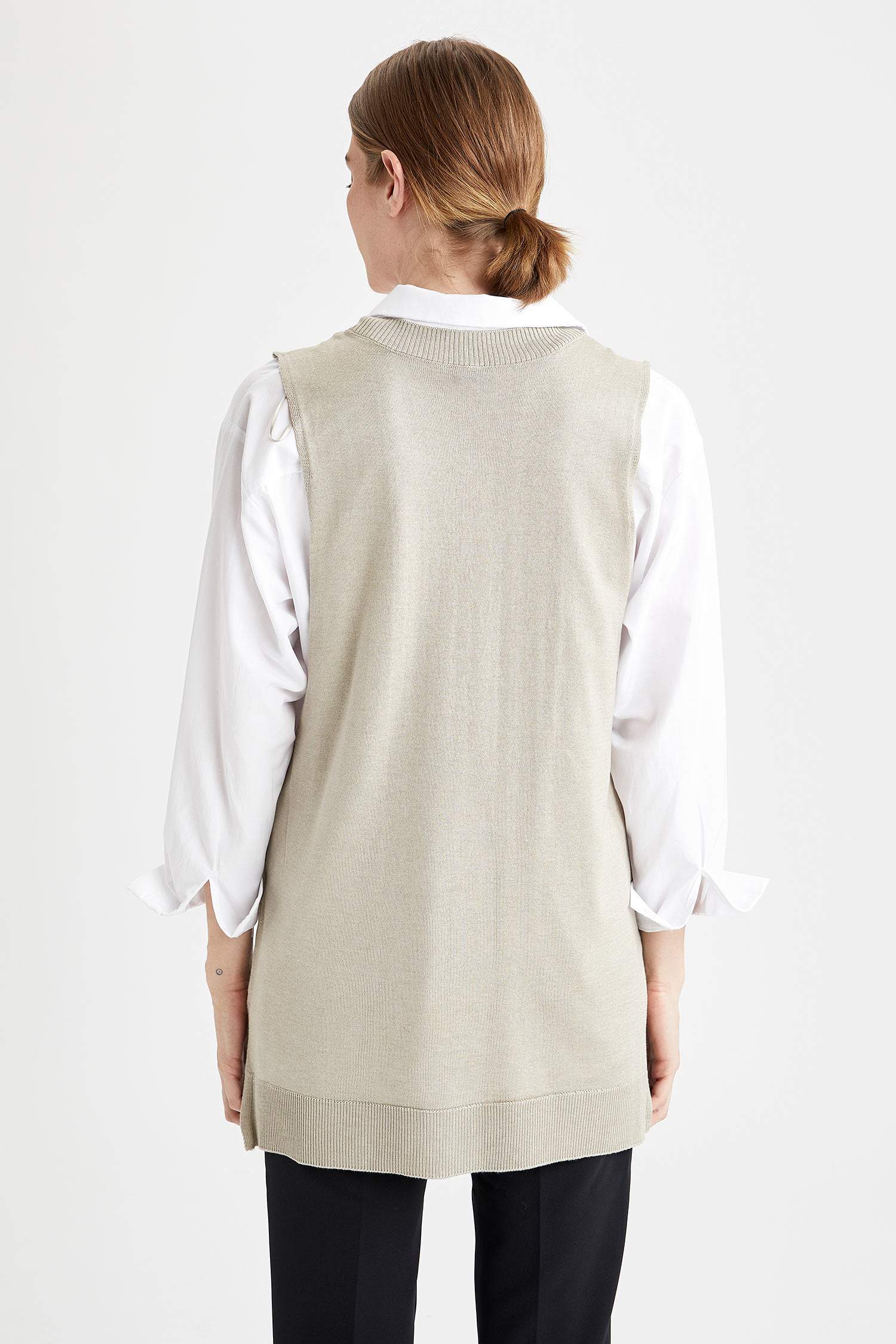 V Yaka Oversize Fit Yırtmaç Detaylı Triko Süveter