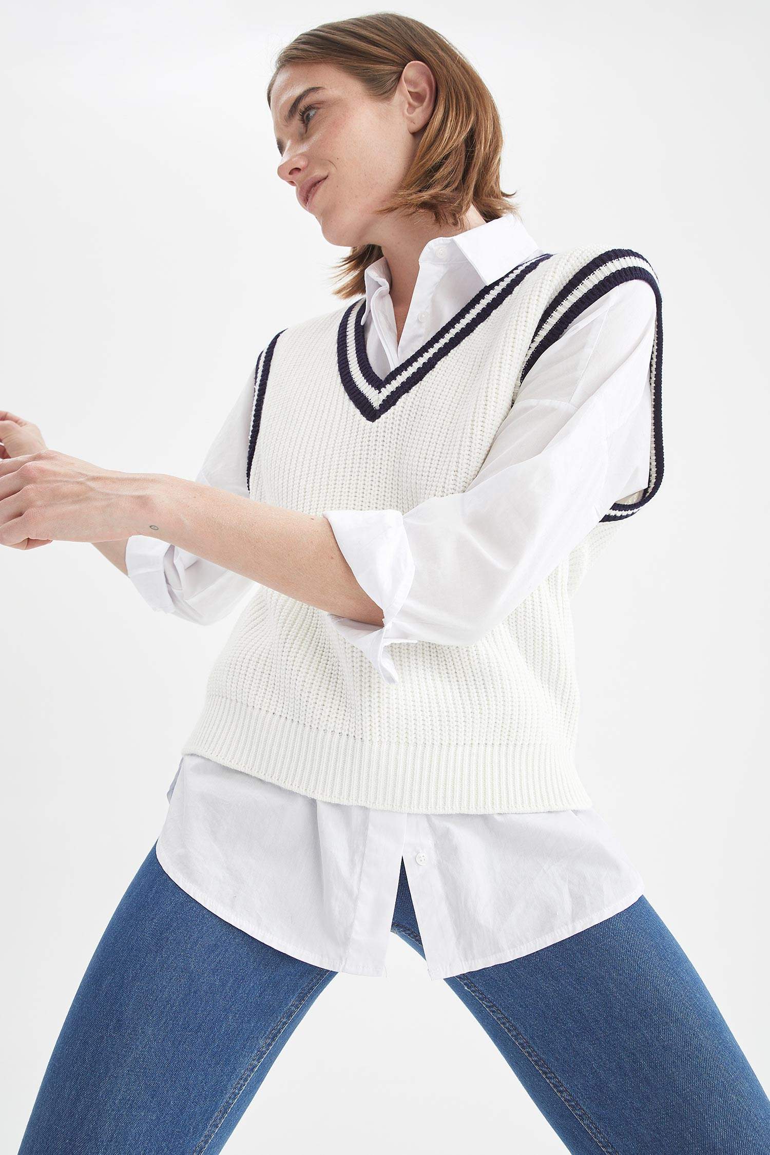 Şerit Detaylı V Yaka Oversize Fit Triko Süveter