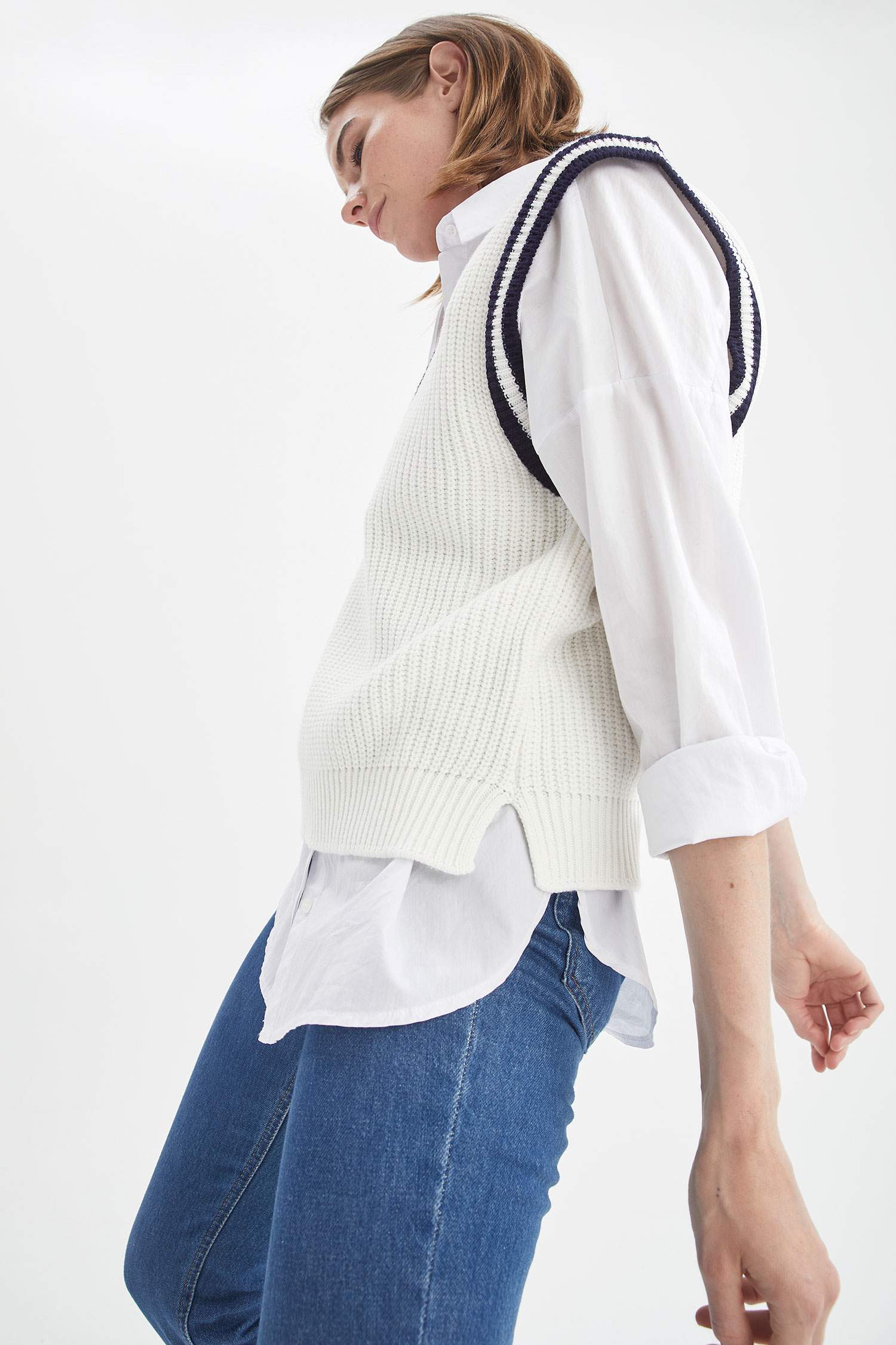 Şerit Detaylı V Yaka Oversize Fit Triko Süveter