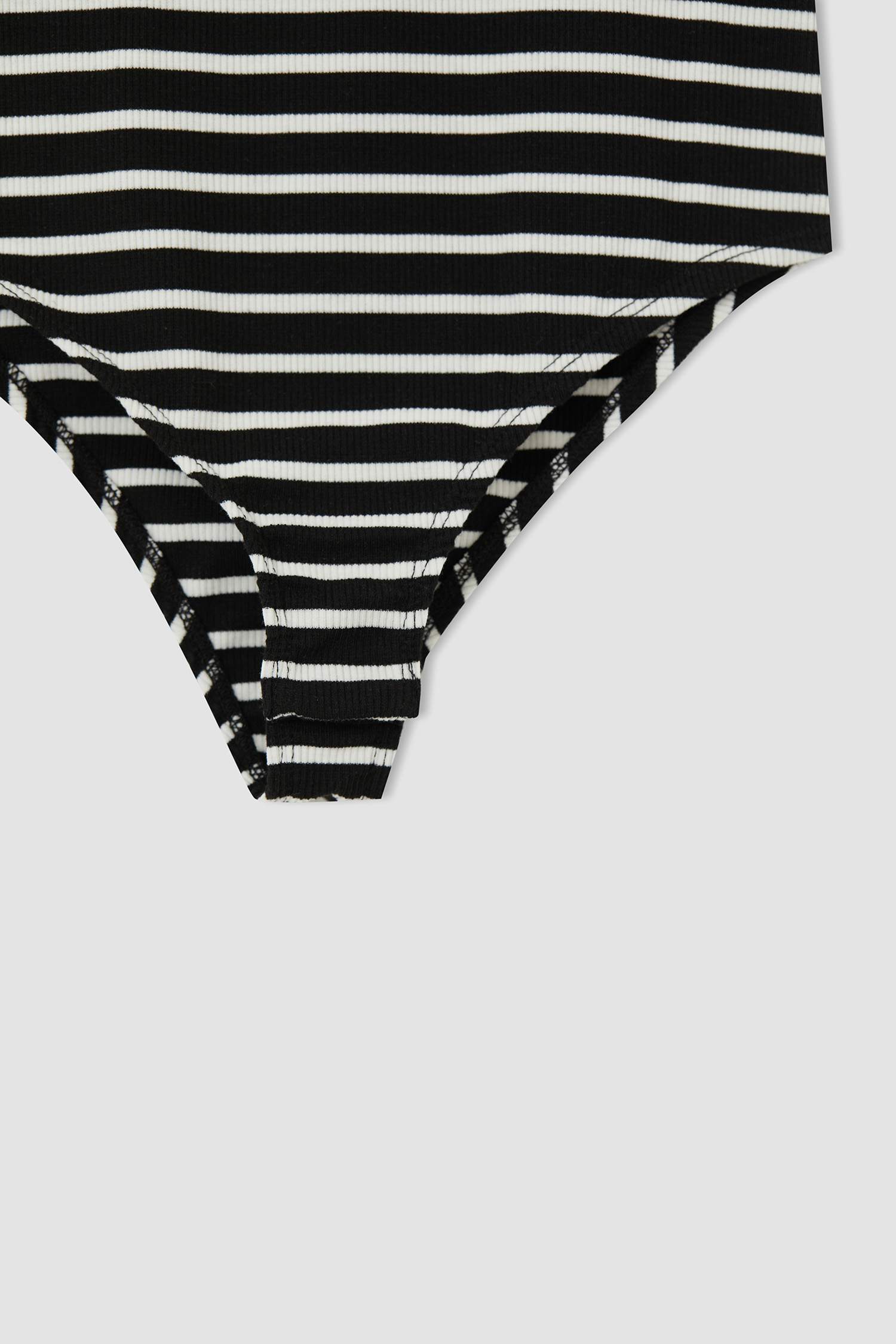 Halter Yaka Çizgili Çıtçıtlı Body