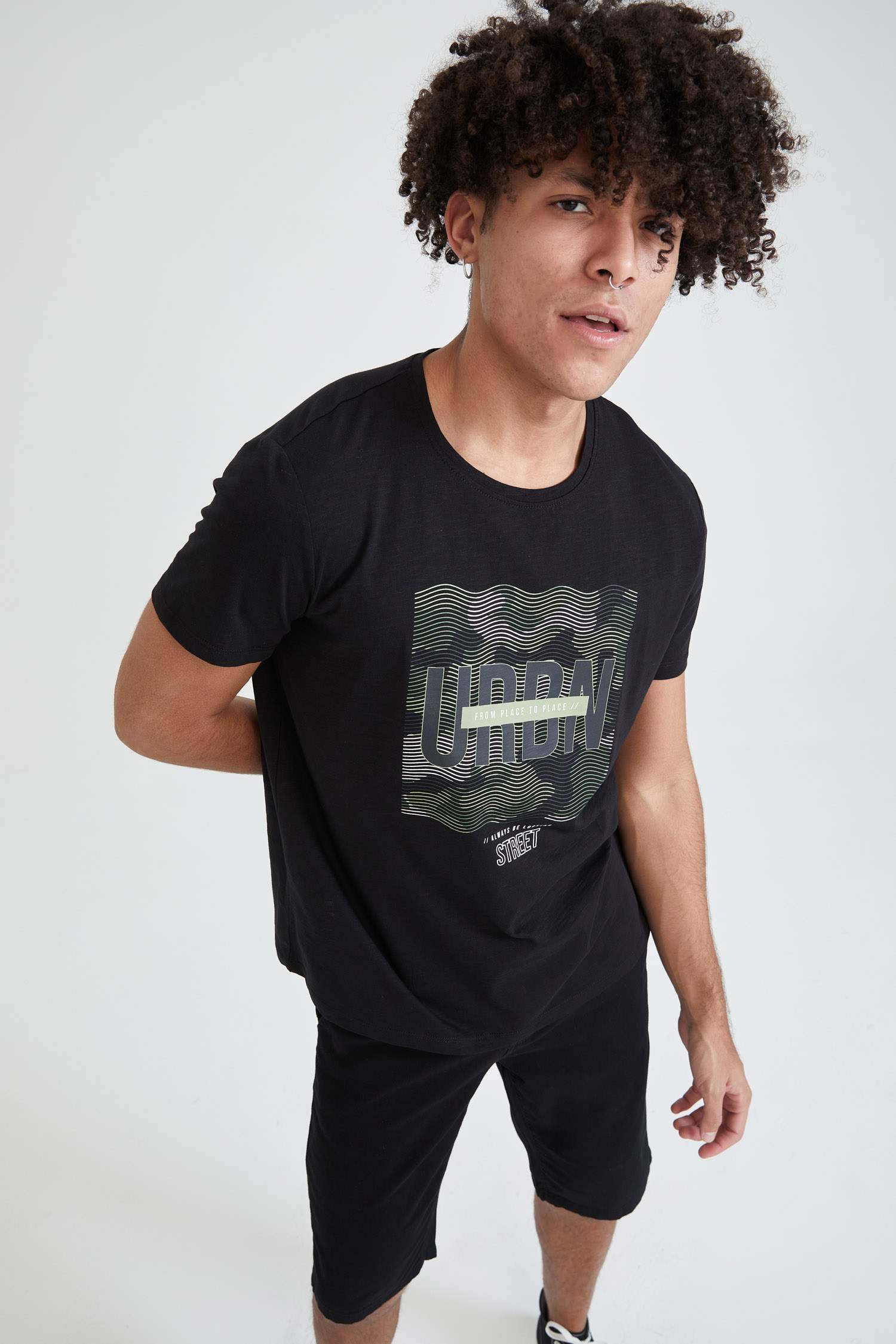 Slim Fit Bisiklet Yaka Kamuflaj Desenli Kısa Kollu Tişört