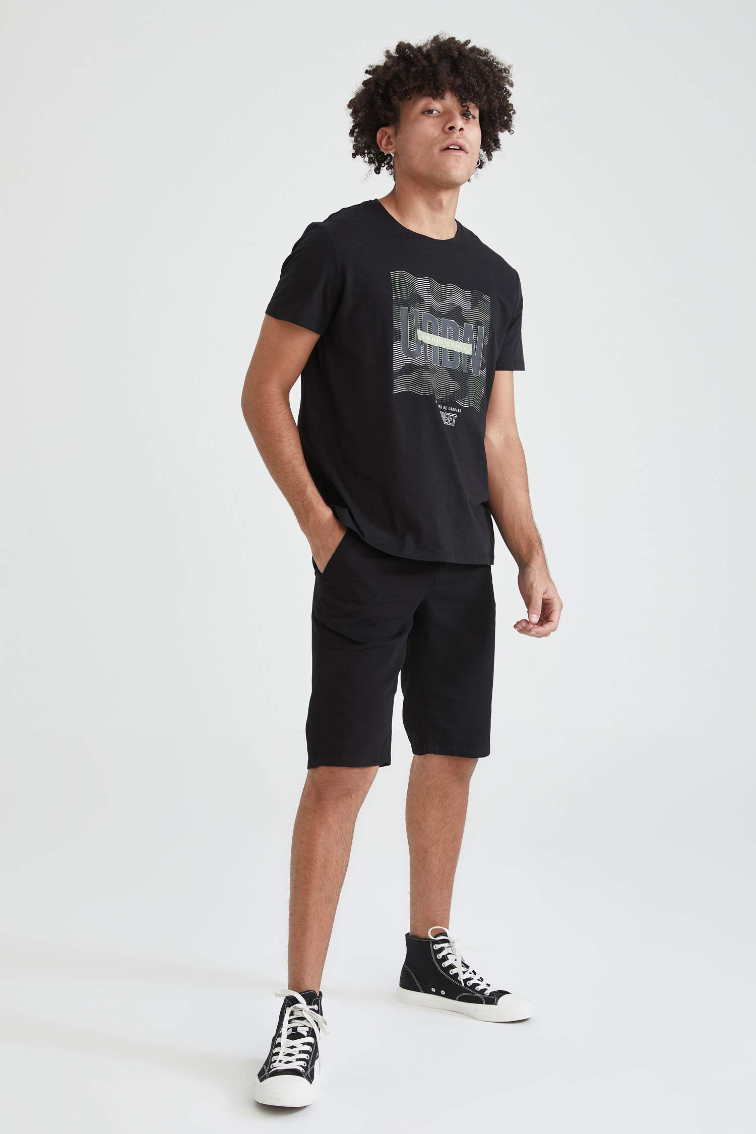 Slim Fit Bisiklet Yaka Kamuflaj Desenli Kısa Kollu Tişört