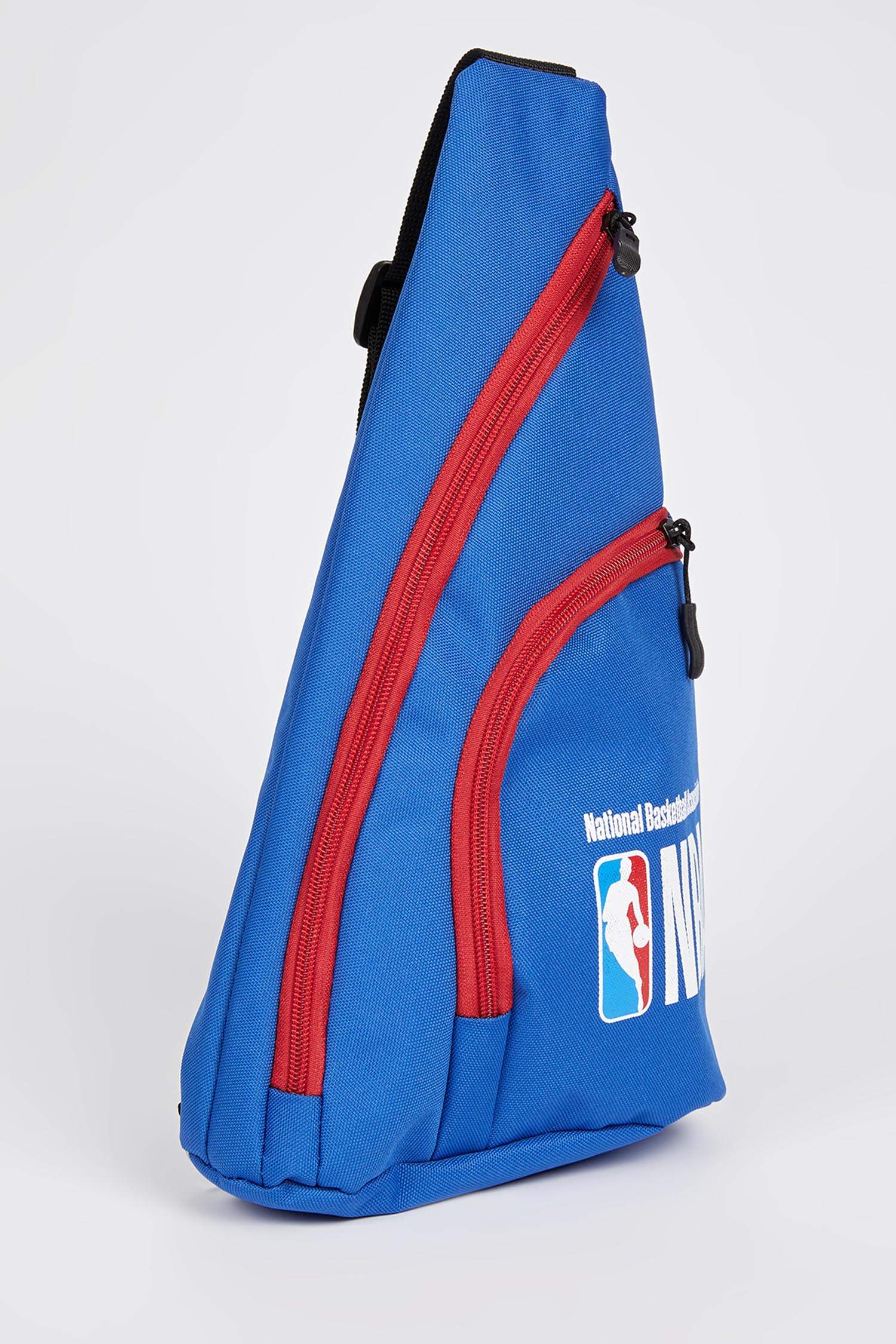 Defacto Erkek NBA Lisanslı Göğüs Çantası. 2 Defacto Erkek NBA Lisanslı Göğüs Çantası. 2