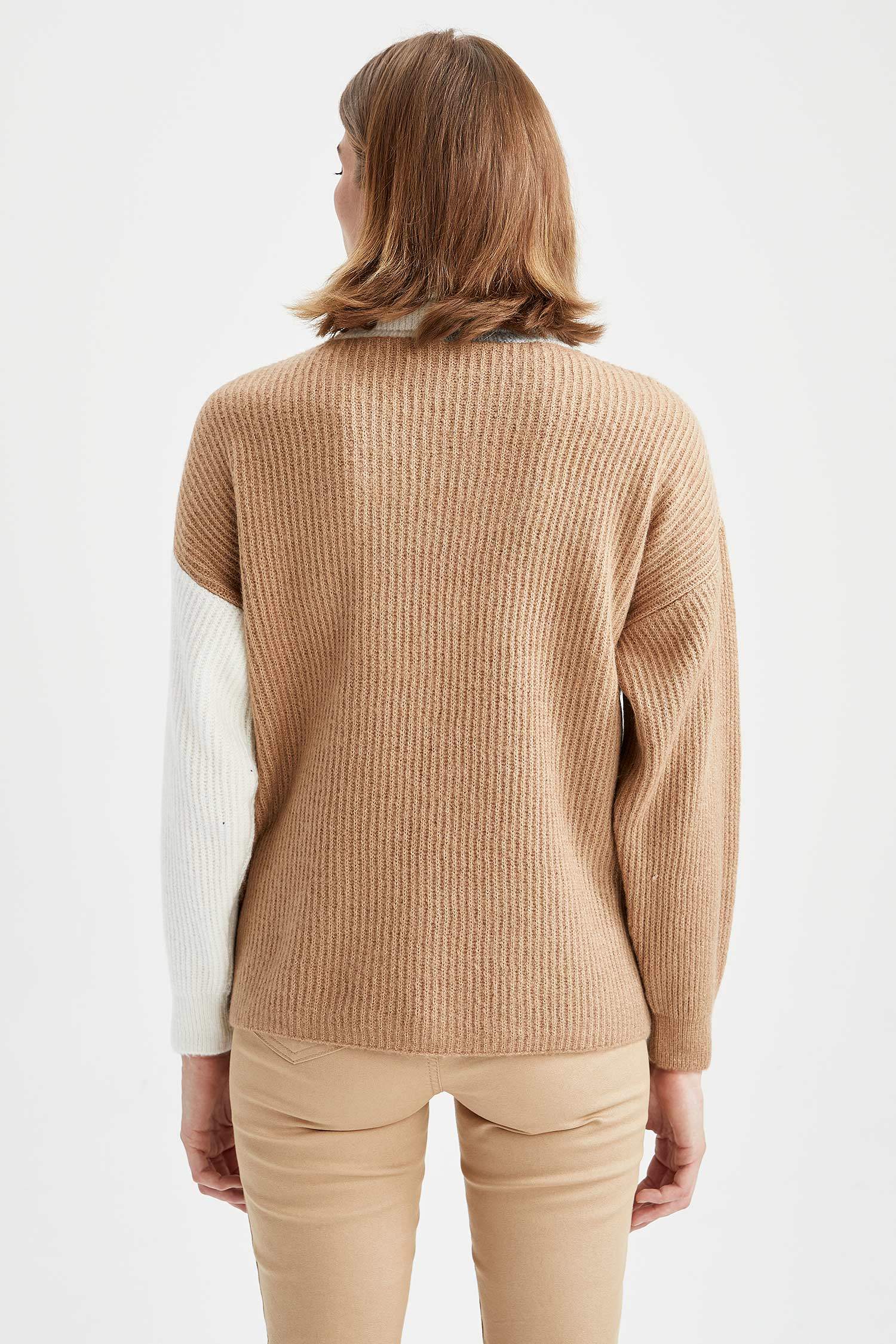 Geometrik Renk Bloklu Balıkçı Yaka Oversize Fit Ekstra Yumuşak Triko Tunik