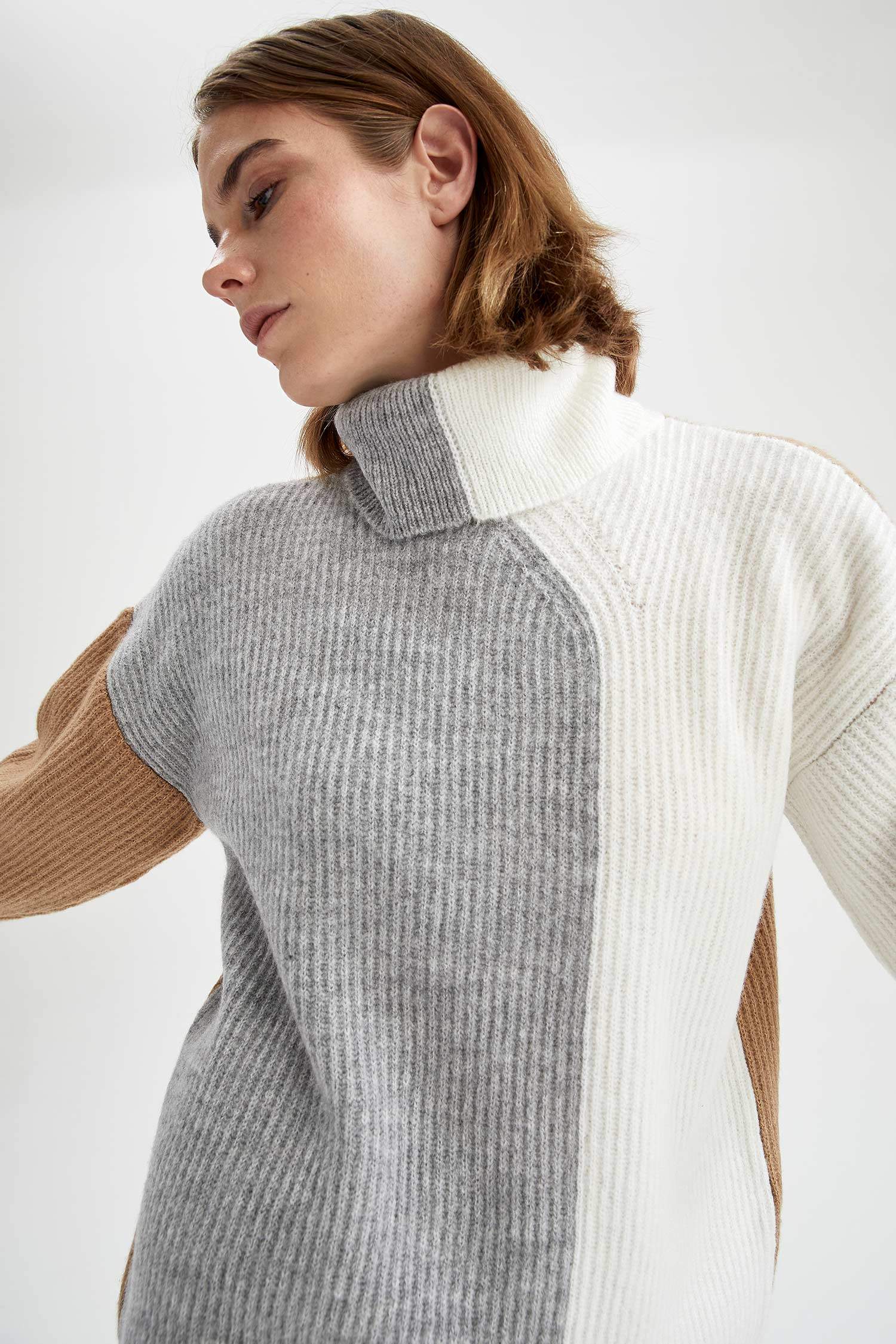 Geometrik Renk Bloklu Balıkçı Yaka Oversize Fit Ekstra Yumuşak Triko Tunik