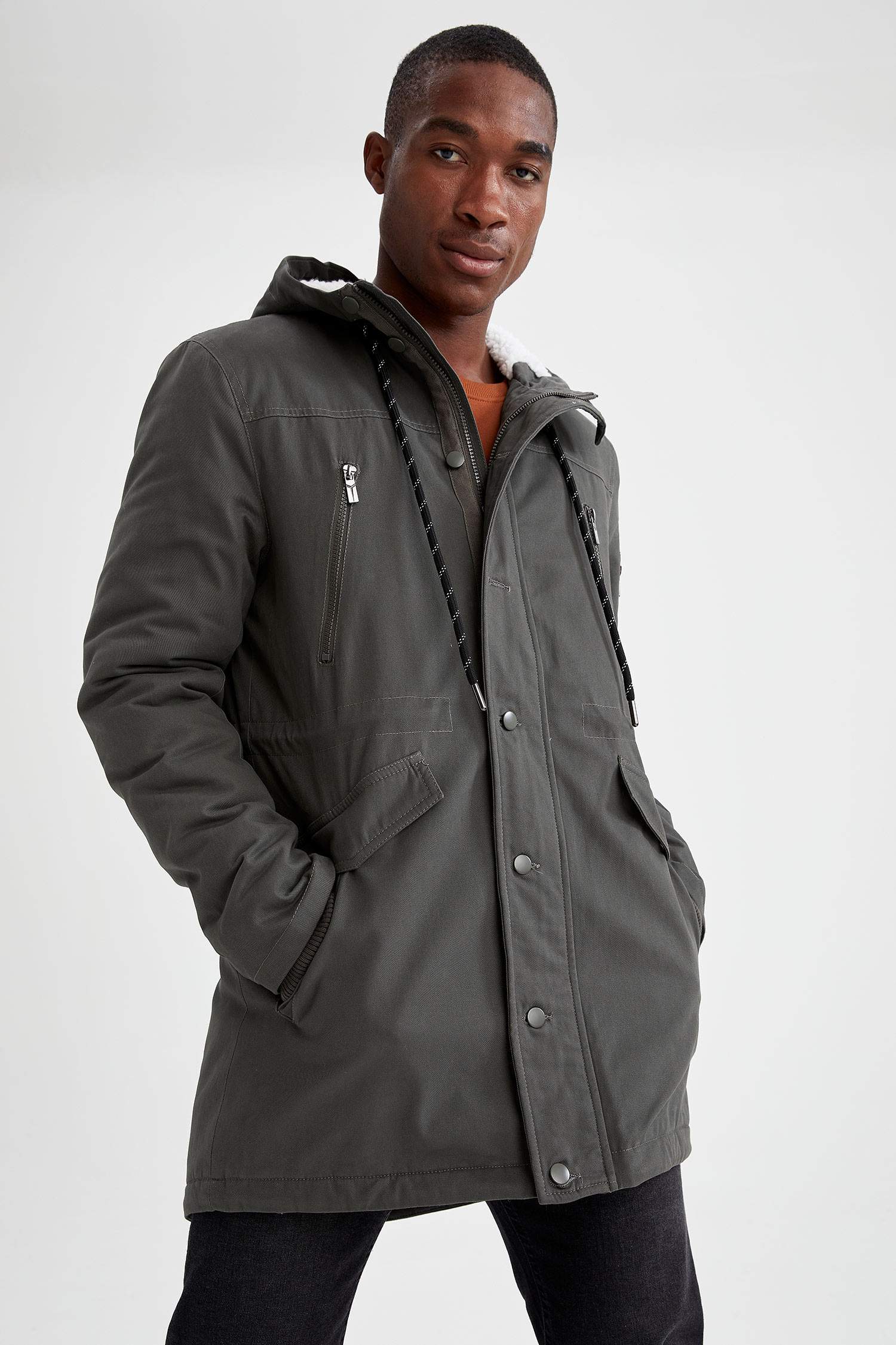 Oversize Fit Kapüşonlu İçi Yumuşak Tüylü Kalın Mont